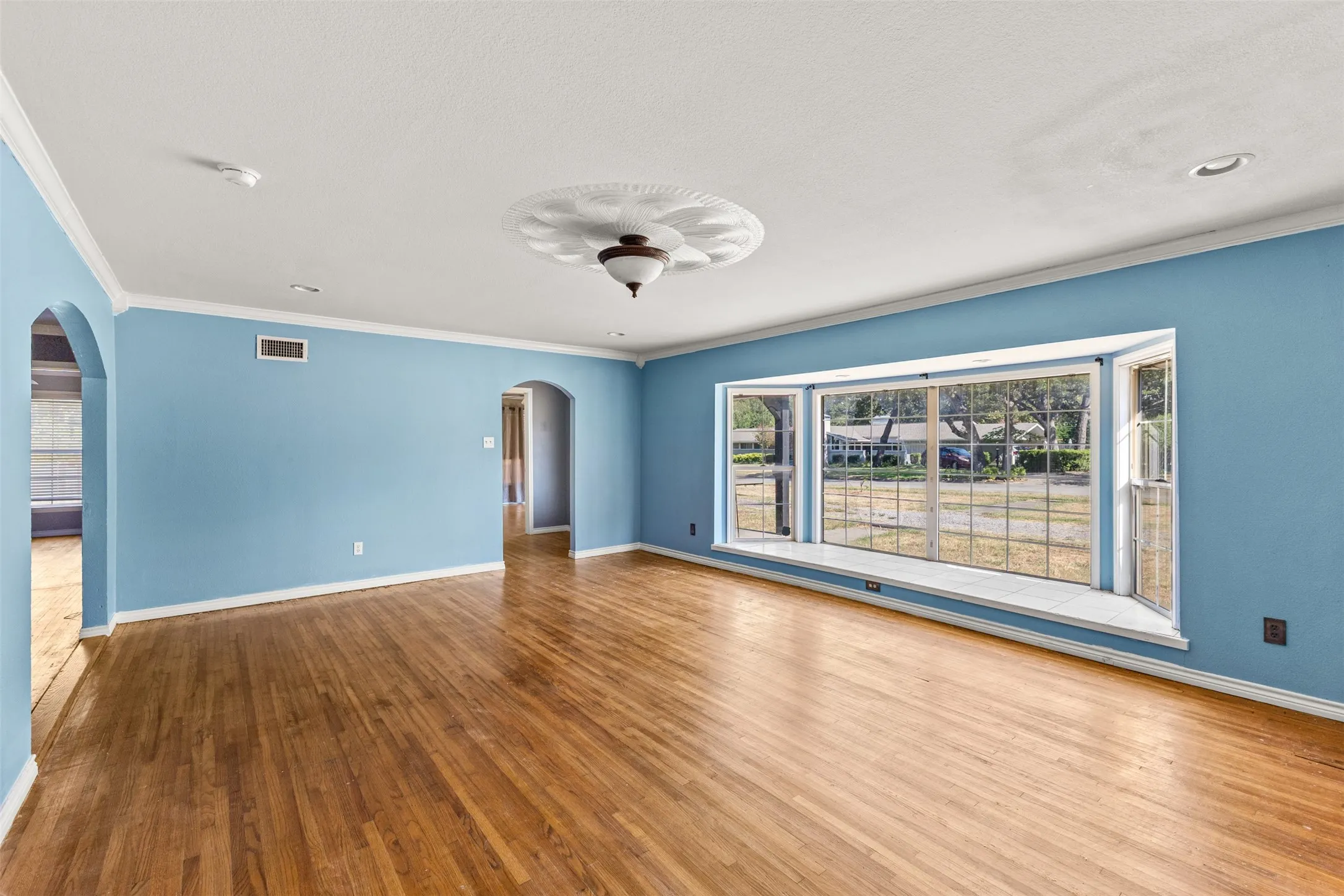 Single Family Residence For Sale in Navarro County , 1440 Columbia Avenue, Corsicana, Texas 75110, 4 Bedroom, 3 Bathroom, 2 Garage spaces, 3,787 Sqft, built in 1956, mls#21382284, Real Estate Agent in Corsicana, Homes For Sale in Navarro county, Homes For Sale in Corsicana, Realtor in Corsicana Texas, Real Estate Brokerage Independent Realty Texas, Luminita Cordes Realtor