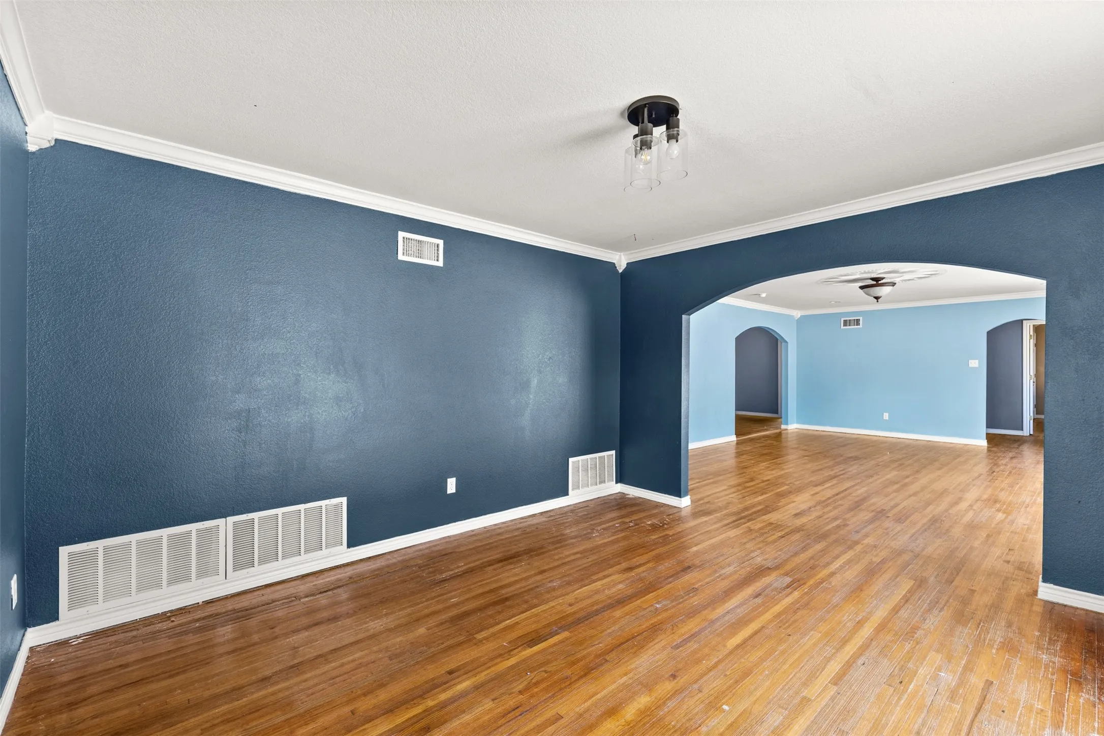 Single Family Residence For Sale in Navarro County , 1440 Columbia Avenue, Corsicana, Texas 75110, 4 Bedroom, 3 Bathroom, 2 Garage spaces, 3,787 Sqft, built in 1956, mls#21382284, Real Estate Agent in Corsicana, Homes For Sale in Navarro county, Homes For Sale in Corsicana, Realtor in Corsicana Texas, Real Estate Brokerage Independent Realty Texas, Luminita Cordes Realtor