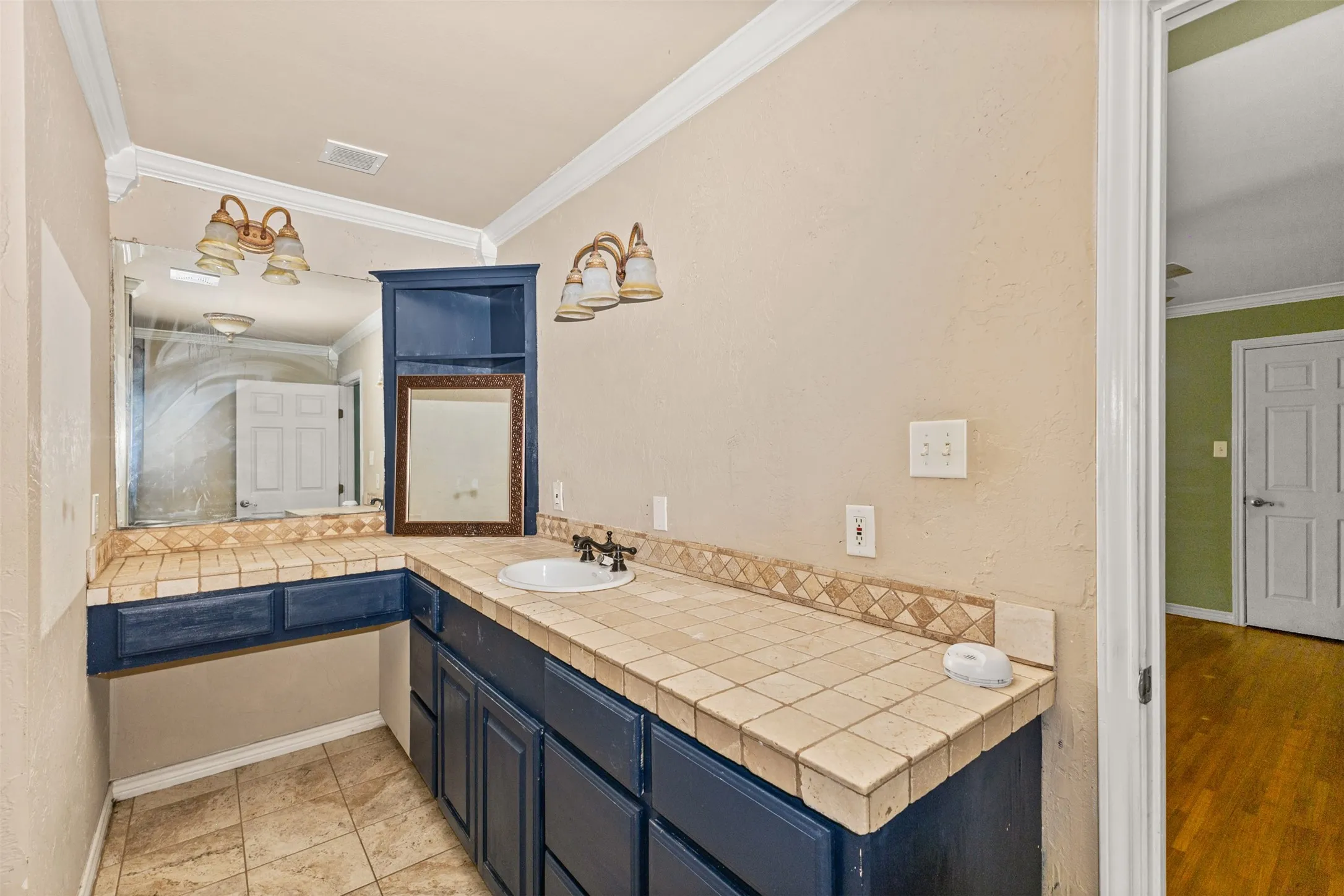 Single Family Residence For Sale in Navarro County , 1440 Columbia Avenue, Corsicana, Texas 75110, 4 Bedroom, 3 Bathroom, 2 Garage spaces, 3,787 Sqft, built in 1956, mls#21382284, Real Estate Agent in Corsicana, Homes For Sale in Navarro county, Homes For Sale in Corsicana, Realtor in Corsicana Texas, Real Estate Brokerage Independent Realty Texas, Luminita Cordes Realtor