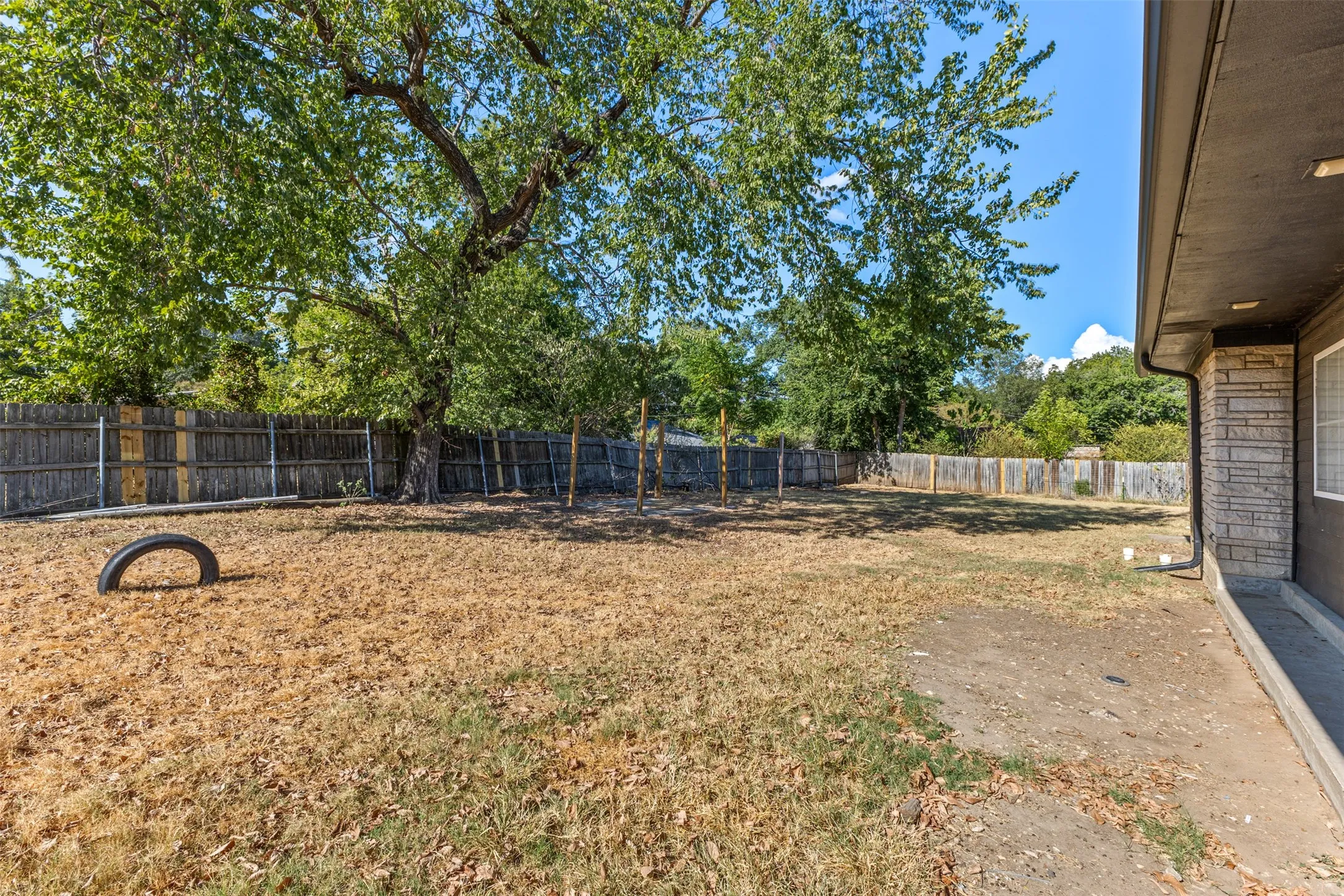 Single Family Residence For Sale in Navarro County , 1440 Columbia Avenue, Corsicana, Texas 75110, 4 Bedroom, 3 Bathroom, 2 Garage spaces, 3,787 Sqft, built in 1956, mls#21382284, Real Estate Agent in Corsicana, Homes For Sale in Navarro county, Homes For Sale in Corsicana, Realtor in Corsicana Texas, Real Estate Brokerage Independent Realty Texas, Luminita Cordes Realtor