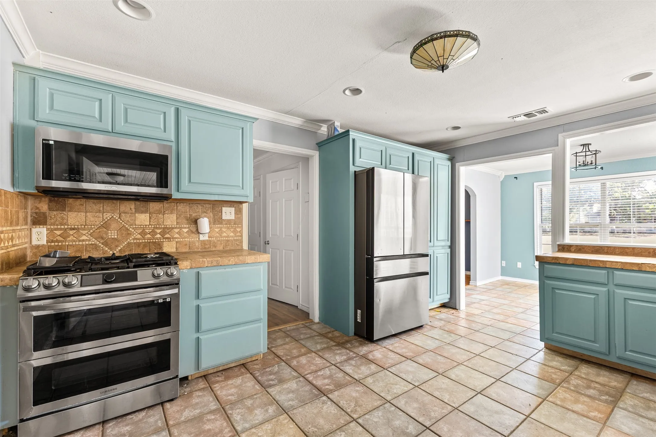 Single Family Residence For Sale in Navarro County , 1440 Columbia Avenue, Corsicana, Texas 75110, 4 Bedroom, 3 Bathroom, 2 Garage spaces, 3,787 Sqft, built in 1956, mls#21382284, Real Estate Agent in Corsicana, Homes For Sale in Navarro county, Homes For Sale in Corsicana, Realtor in Corsicana Texas, Real Estate Brokerage Independent Realty Texas, Luminita Cordes Realtor