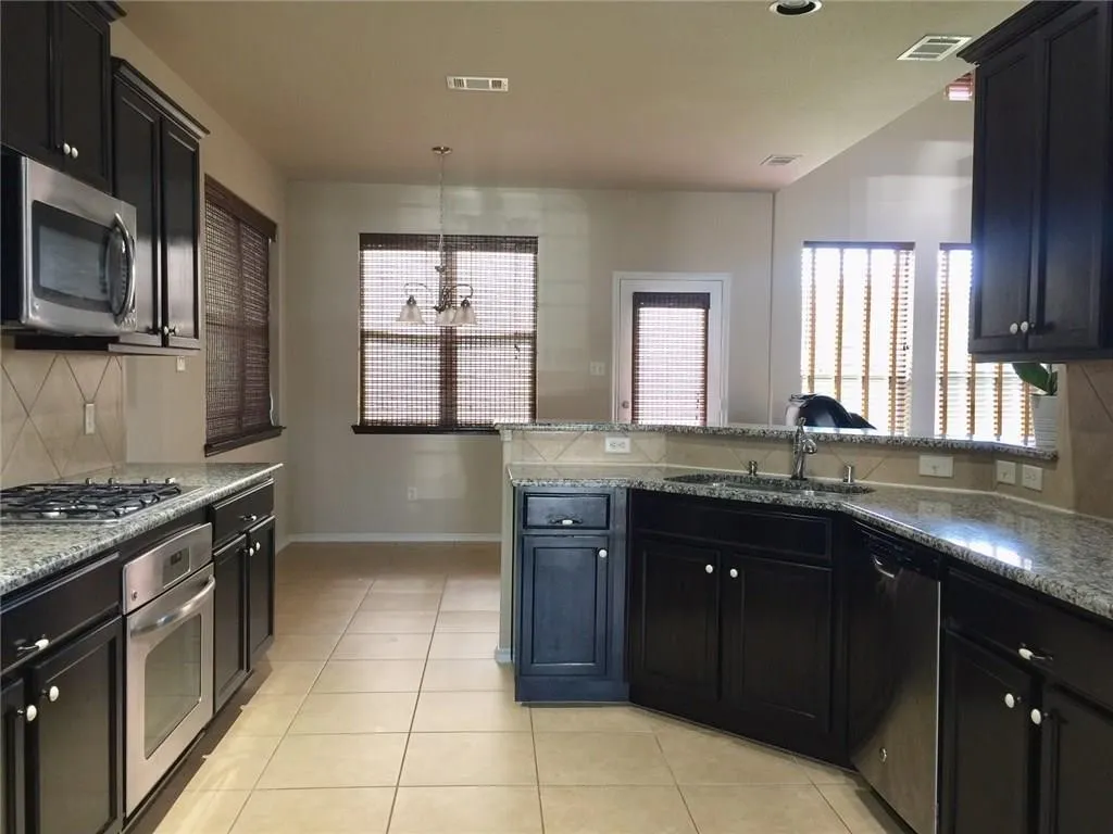 Single Family Residence For Rent in Collin County , 408 Riverstone Way, Mc Kinney, Texas 75072, 4 Bedroom, 3 Bathroom, 2 Garage spaces, 2,475 Sqft, built in 2012, mls#21387768, Real Estate Agent in Mc Kinney, Homes For Rent in Collin county, Homes For Rent in Mc Kinney, Realtor in Mc Kinney Texas, Real Estate Brokerage Independent Realty Texas, Luminita Cordes Realtor