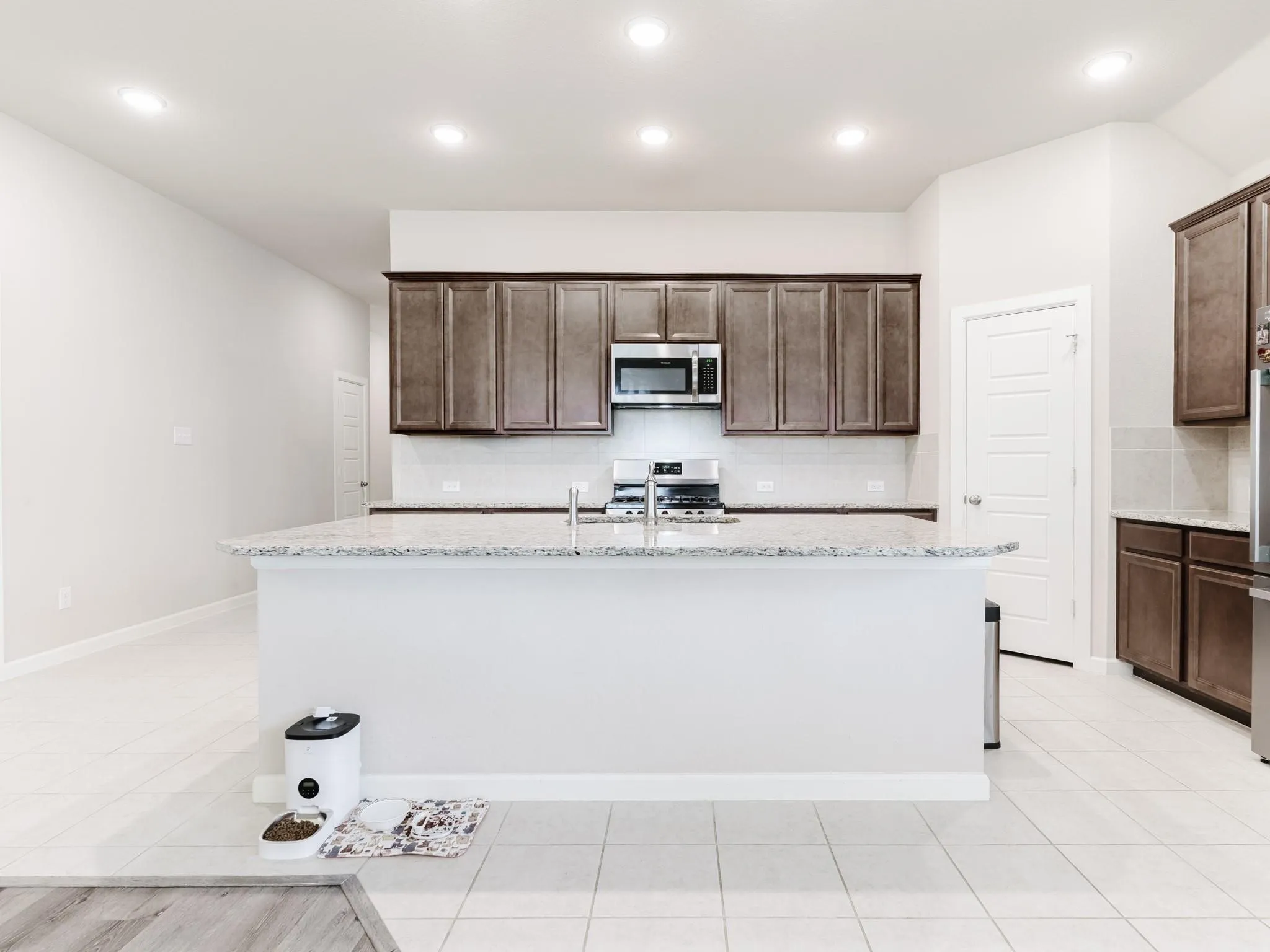 Single Family Residence For Rent in Tarrant County , 1904 Highlander Court, Fort Worth, Texas 76120, 3 Bedroom, 2 Bathroom, 2 Garage spaces, 1,960 Sqft, built in 2018, mls#21387895, Real Estate Agent in Fort Worth, Homes For Rent in Tarrant county, Homes For Rent in Fort Worth, Realtor in Fort Worth Texas, Real Estate Brokerage Independent Realty Texas, Luminita Cordes Realtor