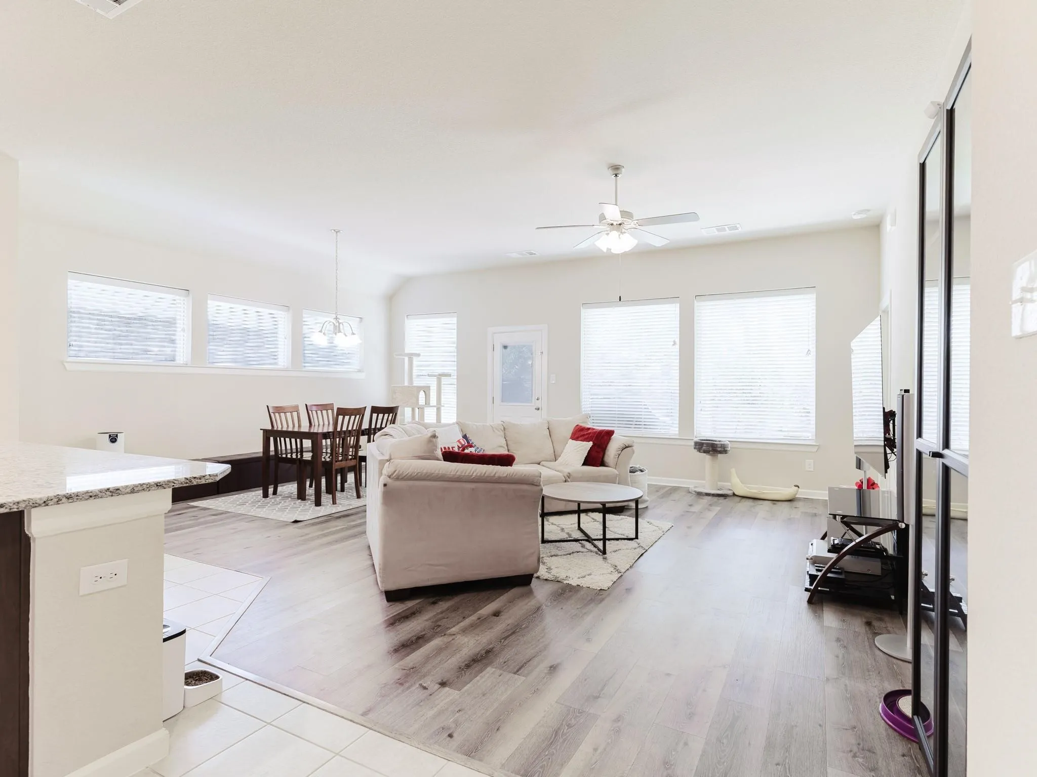 Single Family Residence For Rent in Tarrant County , 1904 Highlander Court, Fort Worth, Texas 76120, 3 Bedroom, 2 Bathroom, 2 Garage spaces, 1,960 Sqft, built in 2018, mls#21387895, Real Estate Agent in Fort Worth, Homes For Rent in Tarrant county, Homes For Rent in Fort Worth, Realtor in Fort Worth Texas, Real Estate Brokerage Independent Realty Texas, Luminita Cordes Realtor