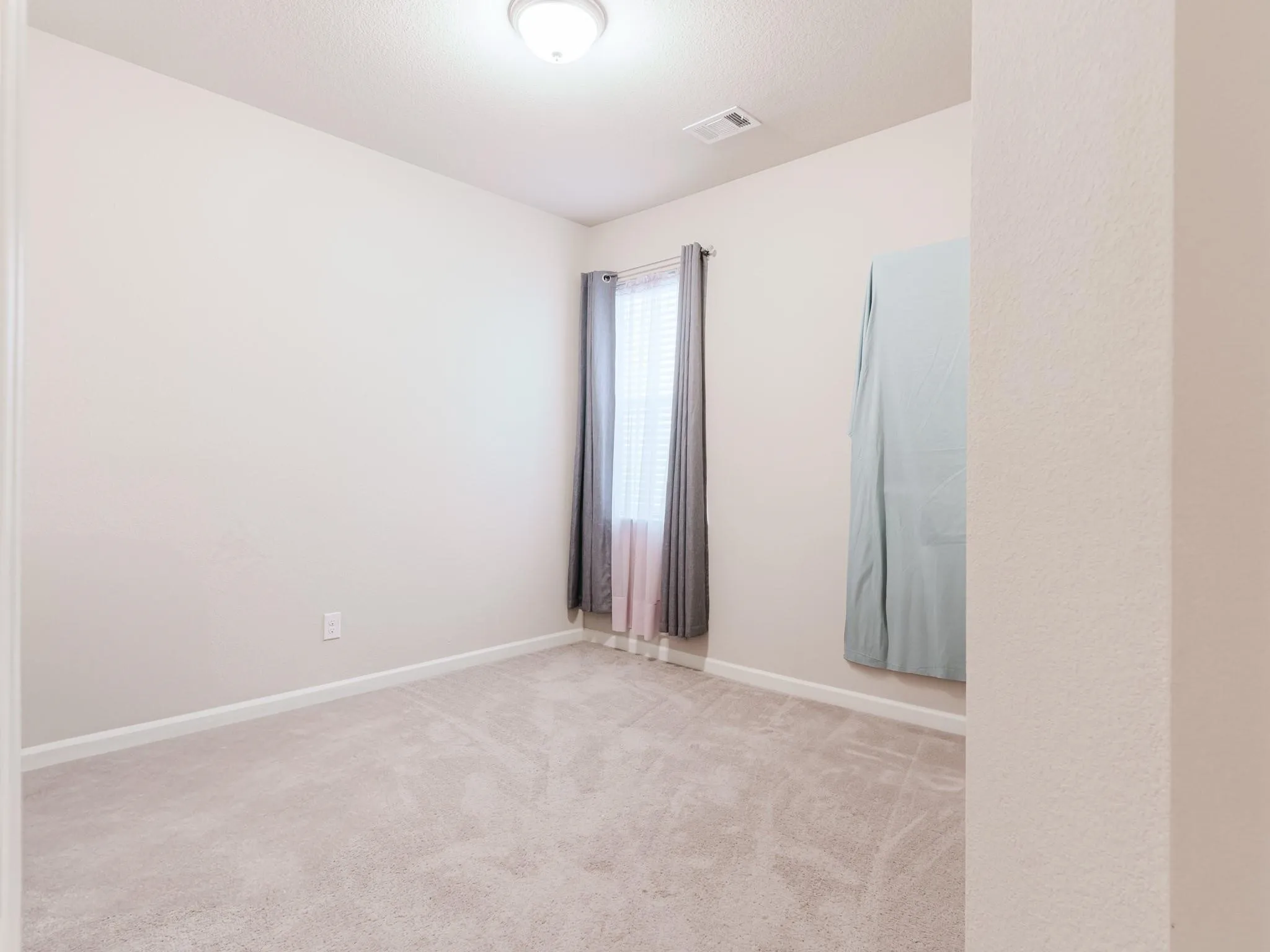 Single Family Residence For Rent in Tarrant County , 1904 Highlander Court, Fort Worth, Texas 76120, 3 Bedroom, 2 Bathroom, 2 Garage spaces, 1,960 Sqft, built in 2018, mls#21387895, Real Estate Agent in Fort Worth, Homes For Rent in Tarrant county, Homes For Rent in Fort Worth, Realtor in Fort Worth Texas, Real Estate Brokerage Independent Realty Texas, Luminita Cordes Realtor
