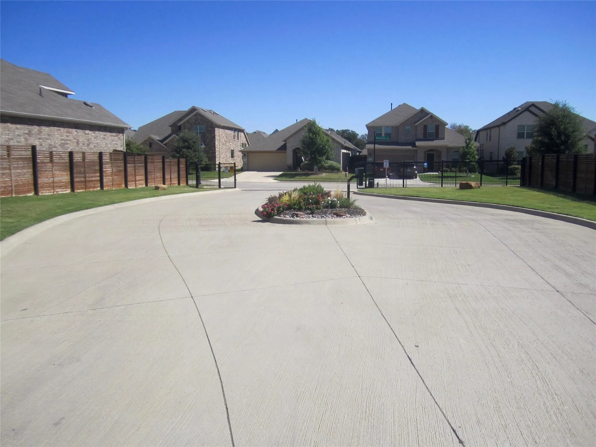 Single Family Residence For Rent in Tarrant County , 1904 Highlander Court, Fort Worth, Texas 76120, 3 Bedroom, 2 Bathroom, 2 Garage spaces, 1,960 Sqft, built in 2018, mls#21387895, Real Estate Agent in Fort Worth, Homes For Rent in Tarrant county, Homes For Rent in Fort Worth, Realtor in Fort Worth Texas, Real Estate Brokerage Independent Realty Texas, Luminita Cordes Realtor