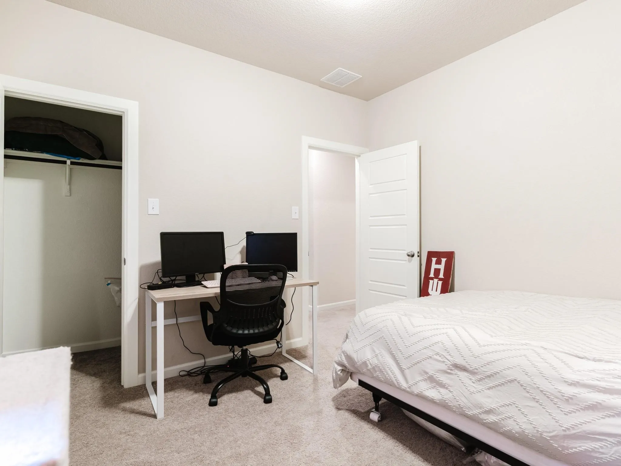 Single Family Residence For Rent in Tarrant County , 1904 Highlander Court, Fort Worth, Texas 76120, 3 Bedroom, 2 Bathroom, 2 Garage spaces, 1,960 Sqft, built in 2018, mls#21387895, Real Estate Agent in Fort Worth, Homes For Rent in Tarrant county, Homes For Rent in Fort Worth, Realtor in Fort Worth Texas, Real Estate Brokerage Independent Realty Texas, Luminita Cordes Realtor