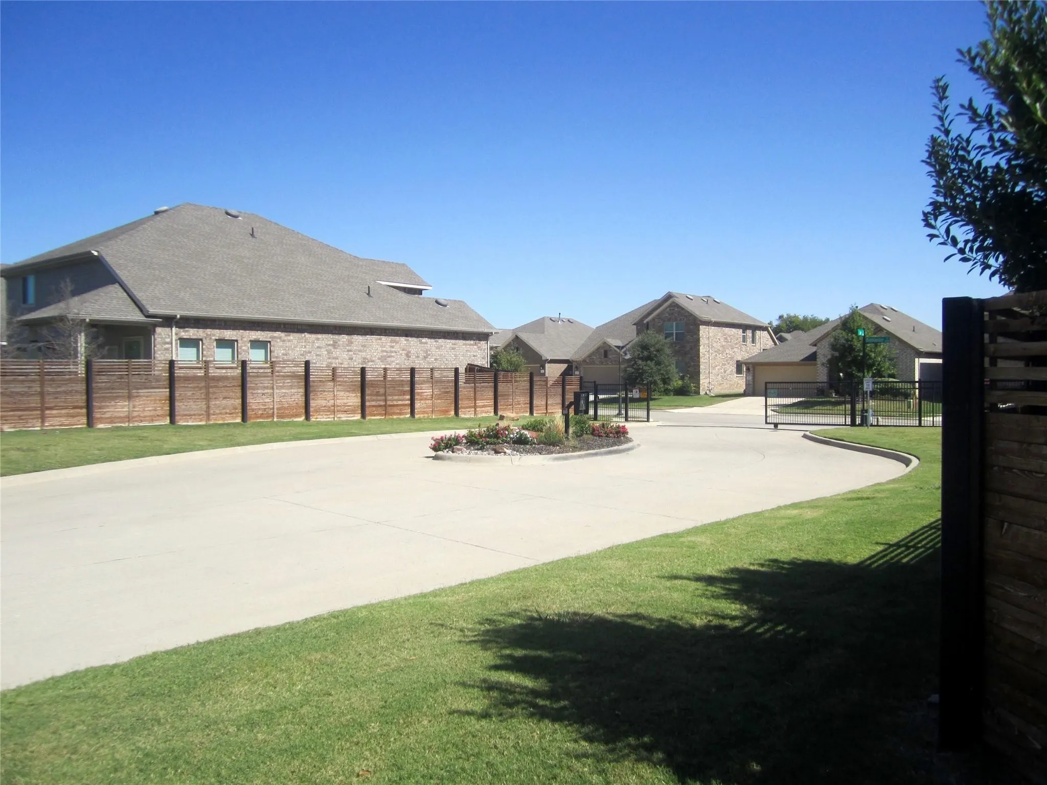 Single Family Residence For Rent in Tarrant County , 1904 Highlander Court, Fort Worth, Texas 76120, 3 Bedroom, 2 Bathroom, 2 Garage spaces, 1,960 Sqft, built in 2018, mls#21387895, Real Estate Agent in Fort Worth, Homes For Rent in Tarrant county, Homes For Rent in Fort Worth, Realtor in Fort Worth Texas, Real Estate Brokerage Independent Realty Texas, Luminita Cordes Realtor