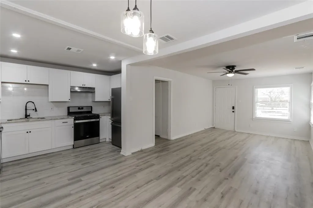 Single Family Residence For Rent in Dallas County , 309 Buhler Drive, Garland, Texas 75040, 4 Bedroom, 1 Bathroom, Garage spaces, 1,655 Sqft, built in 1949, mls#21387911, Real Estate Agent in Garland, Homes For Rent in Dallas county, Homes For Rent in Garland, Realtor in Garland Texas, Real Estate Brokerage Independent Realty Texas, Luminita Cordes Realtor