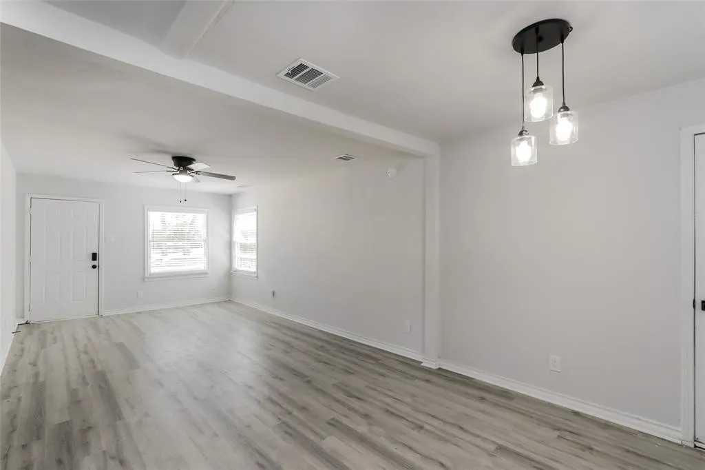Single Family Residence For Rent in Dallas County , 309 Buhler Drive, Garland, Texas 75040, 4 Bedroom, 1 Bathroom, Garage spaces, 1,655 Sqft, built in 1949, mls#21387911, Real Estate Agent in Garland, Homes For Rent in Dallas county, Homes For Rent in Garland, Realtor in Garland Texas, Real Estate Brokerage Independent Realty Texas, Luminita Cordes Realtor
