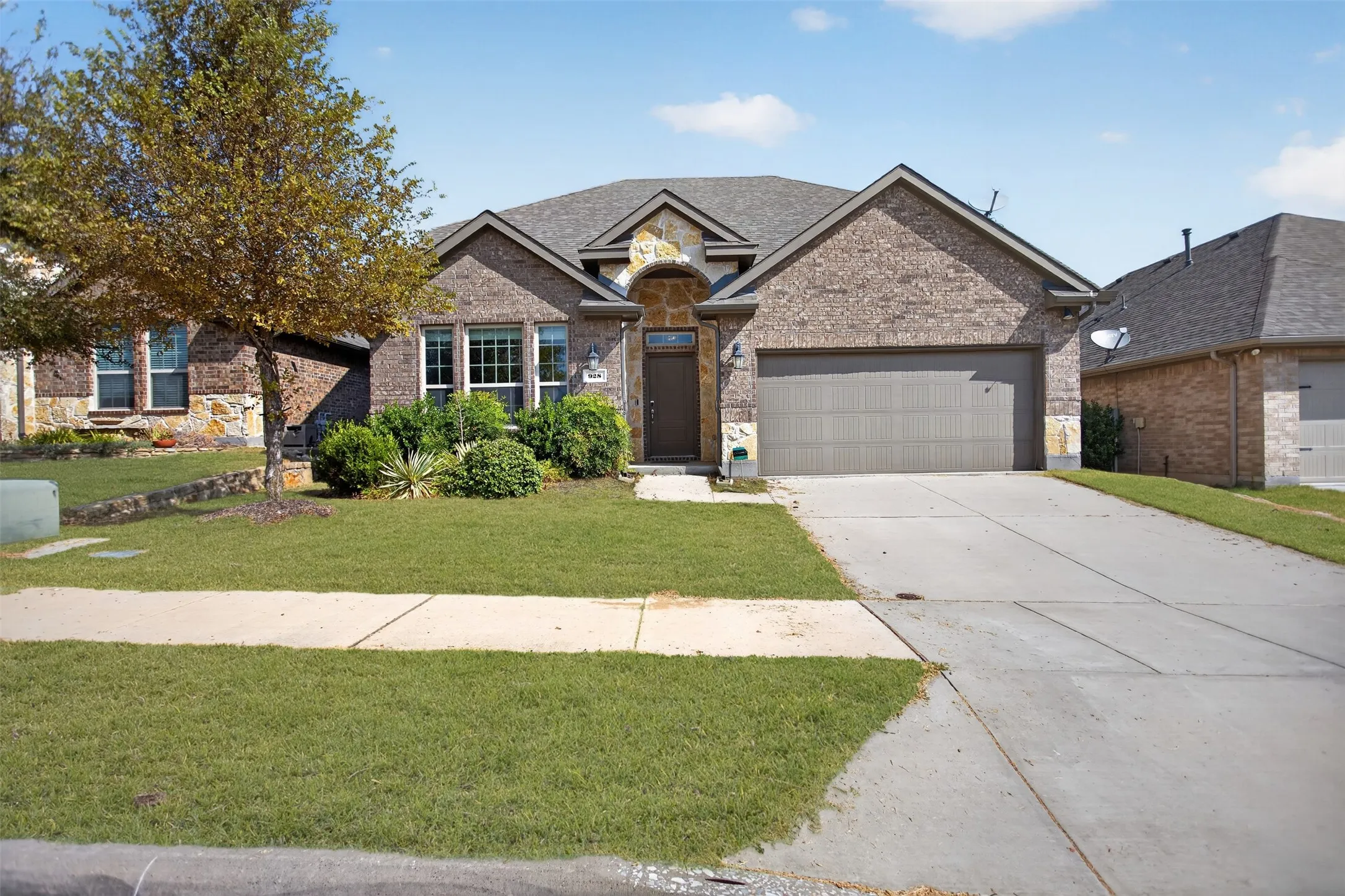 Single Family Residence For Sale in Collin County , 928 Slate Lane, Celina, Texas 75009, 4 Bedroom, 3 Bathroom, 2 Garage spaces, 2,652 Sqft, built in 2018, mls#21380319, Real Estate Agent in Celina, Homes For Sale in Collin county, Homes For Sale in Celina, Realtor in Celina Texas, Real Estate Brokerage Independent Realty Texas, Luminita Cordes Realtor