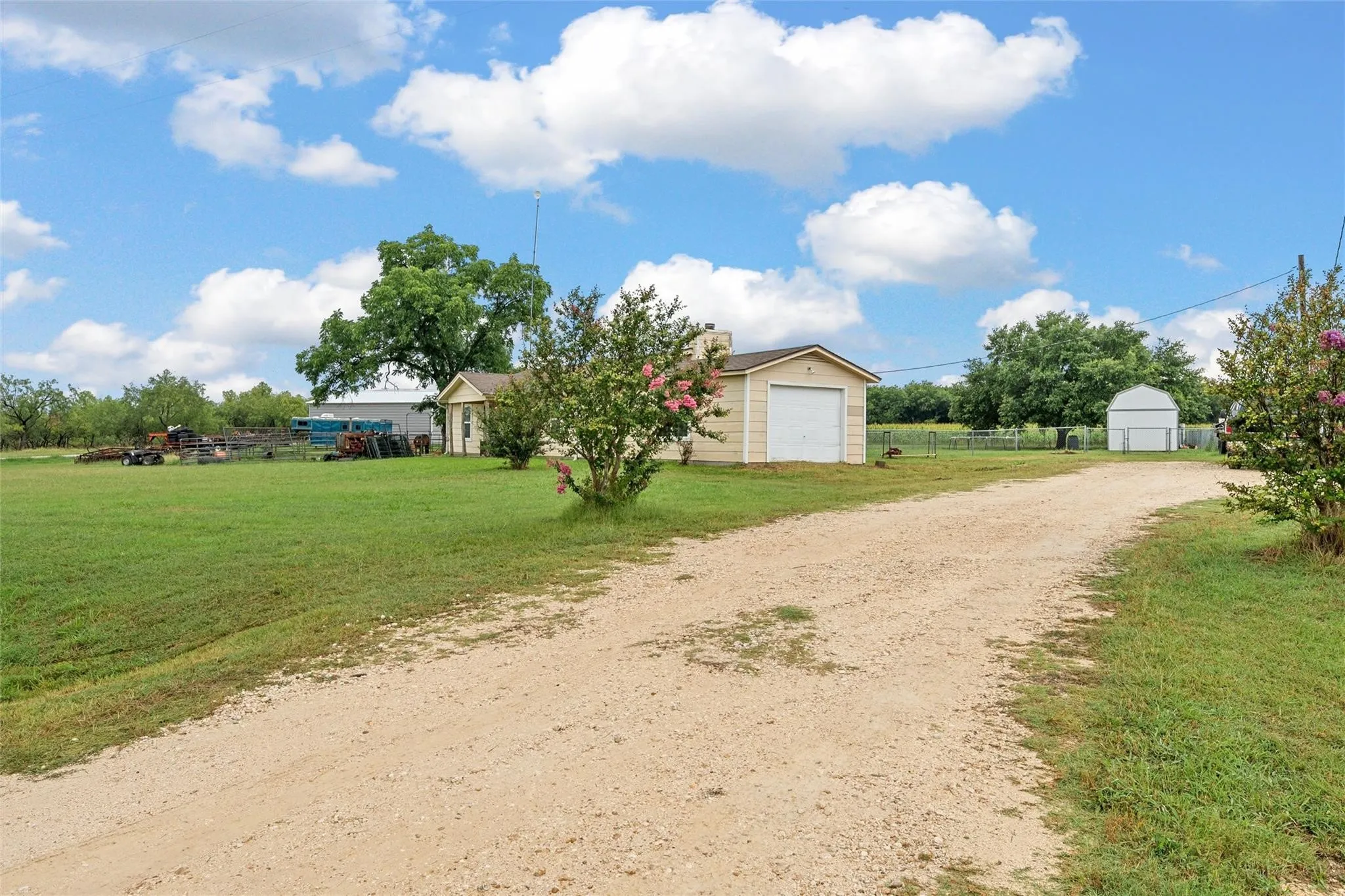 Single Family Residence For Sale in Hill County , 2851 Fm 339, Mount Calm, Texas 76673, 3 Bedroom, 1 Bathroom, 1 Garage spaces, 1,334 Sqft, built in 1991, mls#21387904, Real Estate Agent in Mount Calm, Homes For Sale in Hill county, Homes For Sale in Mount Calm, Realtor in Mount Calm Texas, Real Estate Brokerage Independent Realty Texas, Luminita Cordes Realtor