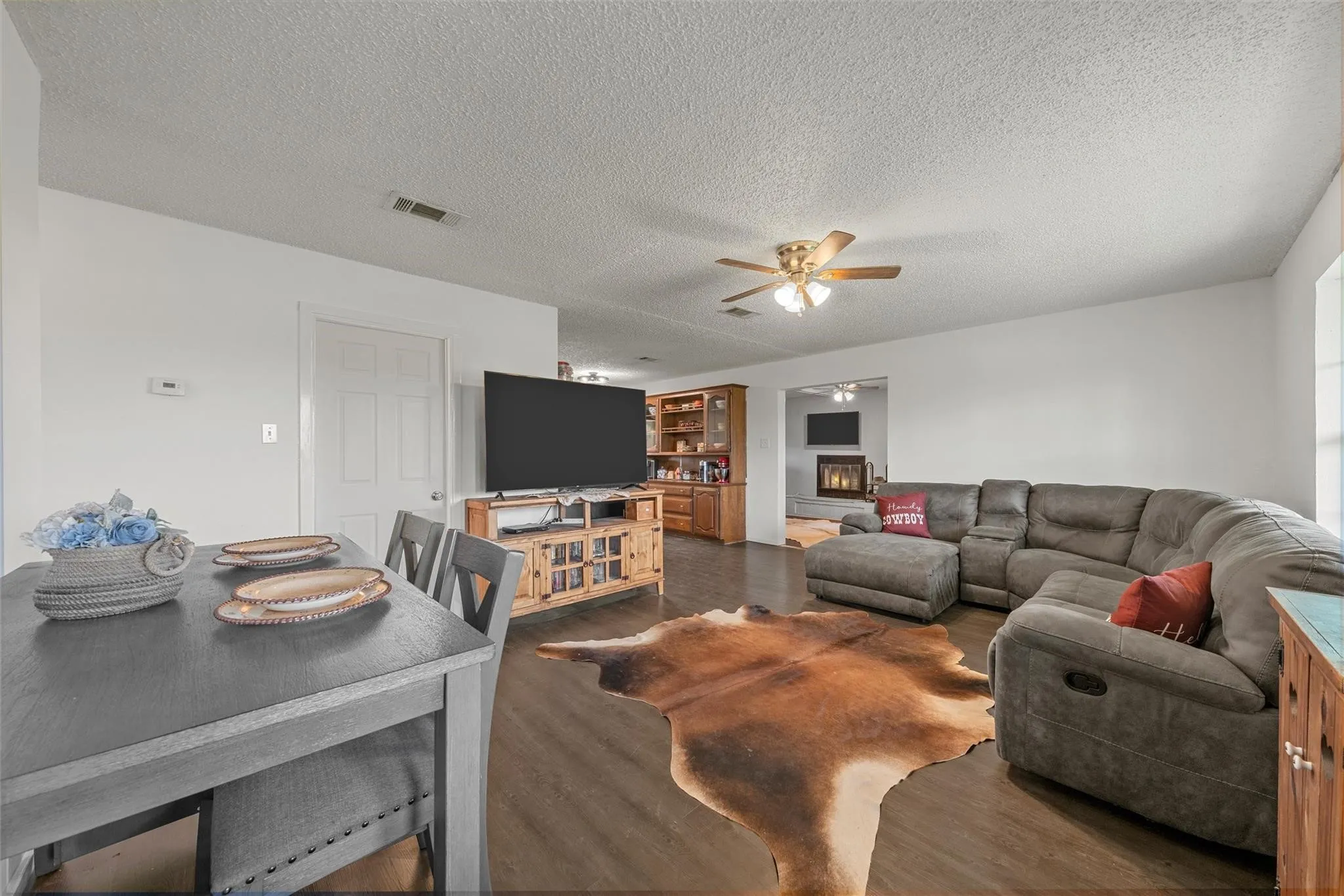 Single Family Residence For Sale in Hill County , 2851 Fm 339, Mount Calm, Texas 76673, 3 Bedroom, 1 Bathroom, 1 Garage spaces, 1,334 Sqft, built in 1991, mls#21387904, Real Estate Agent in Mount Calm, Homes For Sale in Hill county, Homes For Sale in Mount Calm, Realtor in Mount Calm Texas, Real Estate Brokerage Independent Realty Texas, Luminita Cordes Realtor