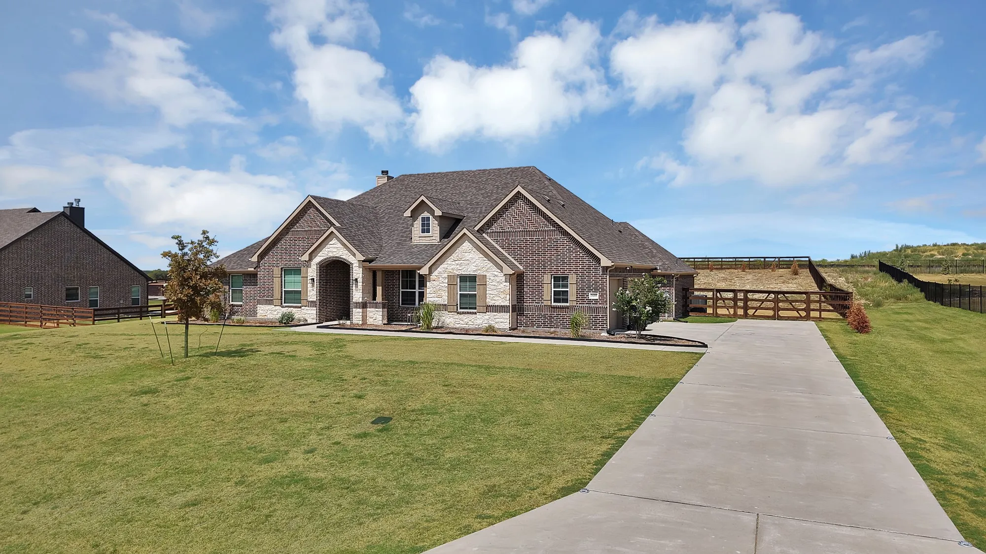 Single Family Residence For Sale in Grayson County , 3608 Horseshoe Drive, Van Alstyne, Texas 75495, 4 Bedroom, 3 Bathroom, 3 Garage spaces, 2,775 Sqft, built in 2023, mls#21385568, Real Estate Agent in Van Alstyne, Homes For Sale in Grayson county, Homes For Sale in Van Alstyne, Realtor in Van Alstyne Texas, Real Estate Brokerage Independent Realty Texas, Luminita Cordes Realtor