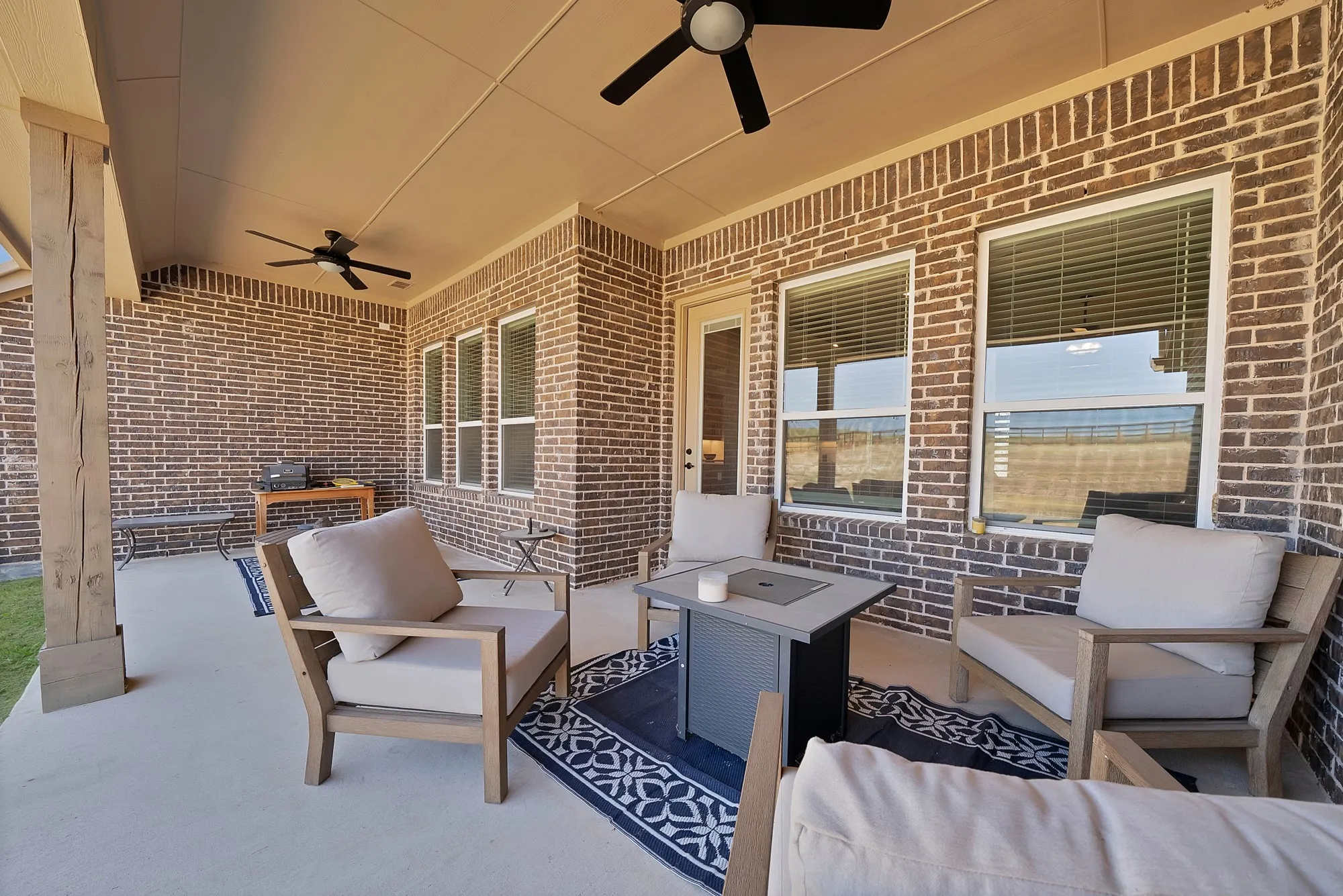 Single Family Residence For Sale in Grayson County , 3608 Horseshoe Drive, Van Alstyne, Texas 75495, 4 Bedroom, 3 Bathroom, 3 Garage spaces, 2,775 Sqft, built in 2023, mls#21385568, Real Estate Agent in Van Alstyne, Homes For Sale in Grayson county, Homes For Sale in Van Alstyne, Realtor in Van Alstyne Texas, Real Estate Brokerage Independent Realty Texas, Luminita Cordes Realtor