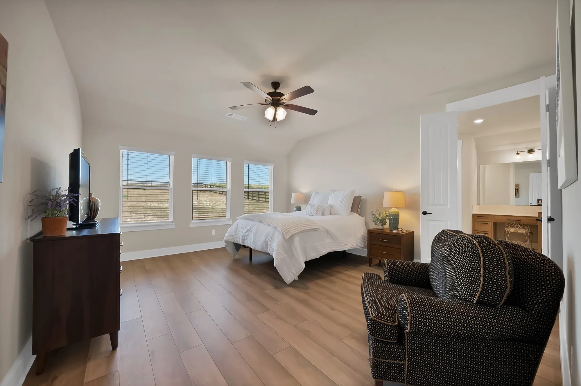 Single Family Residence For Sale in Grayson County , 3608 Horseshoe Drive, Van Alstyne, Texas 75495, 4 Bedroom, 3 Bathroom, 3 Garage spaces, 2,775 Sqft, built in 2023, mls#21385568, Real Estate Agent in Van Alstyne, Homes For Sale in Grayson county, Homes For Sale in Van Alstyne, Realtor in Van Alstyne Texas, Real Estate Brokerage Independent Realty Texas, Luminita Cordes Realtor
