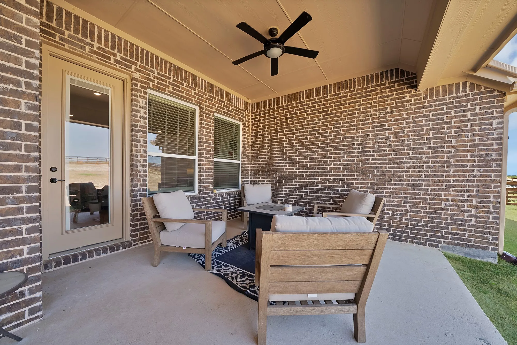 Single Family Residence For Sale in Grayson County , 3608 Horseshoe Drive, Van Alstyne, Texas 75495, 4 Bedroom, 3 Bathroom, 3 Garage spaces, 2,775 Sqft, built in 2023, mls#21385568, Real Estate Agent in Van Alstyne, Homes For Sale in Grayson county, Homes For Sale in Van Alstyne, Realtor in Van Alstyne Texas, Real Estate Brokerage Independent Realty Texas, Luminita Cordes Realtor