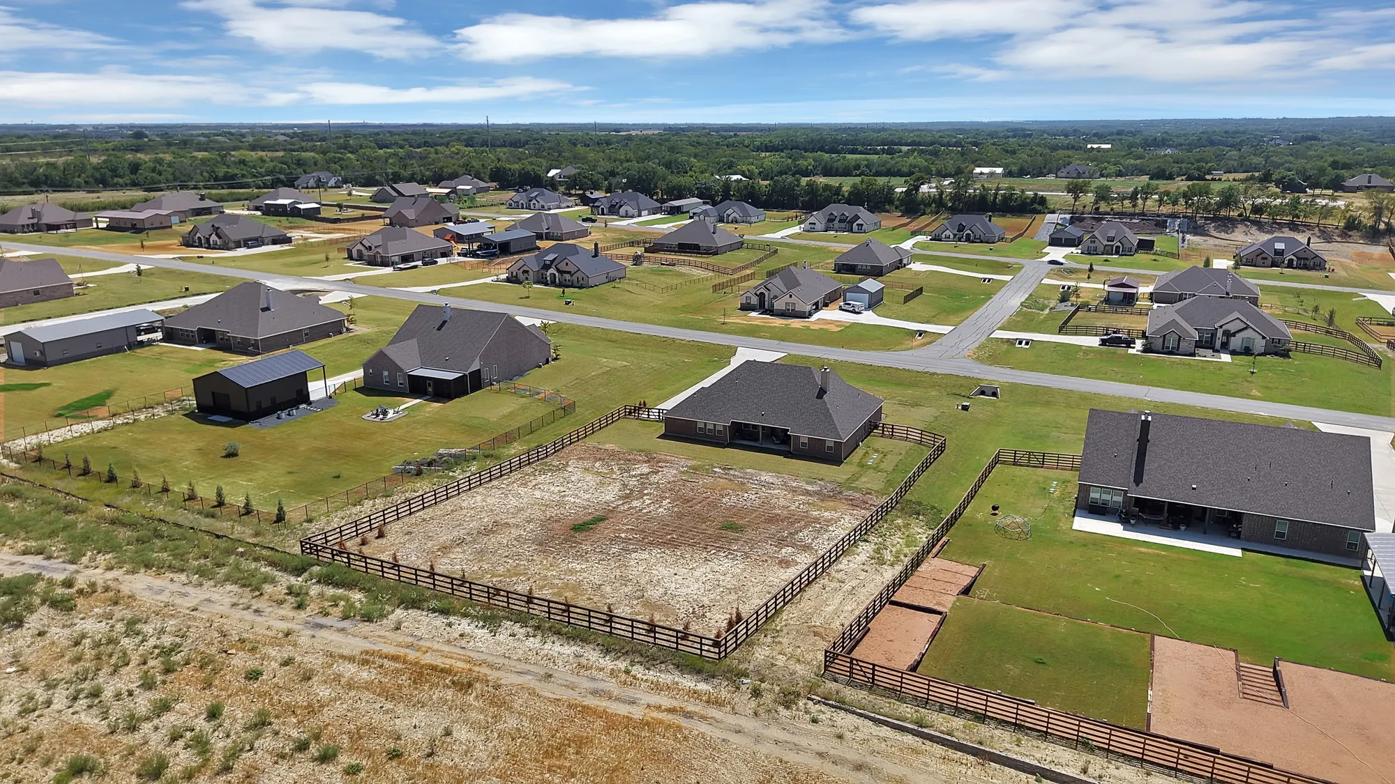Single Family Residence For Sale in Grayson County , 3608 Horseshoe Drive, Van Alstyne, Texas 75495, 4 Bedroom, 3 Bathroom, 3 Garage spaces, 2,775 Sqft, built in 2023, mls#21385568, Real Estate Agent in Van Alstyne, Homes For Sale in Grayson county, Homes For Sale in Van Alstyne, Realtor in Van Alstyne Texas, Real Estate Brokerage Independent Realty Texas, Luminita Cordes Realtor