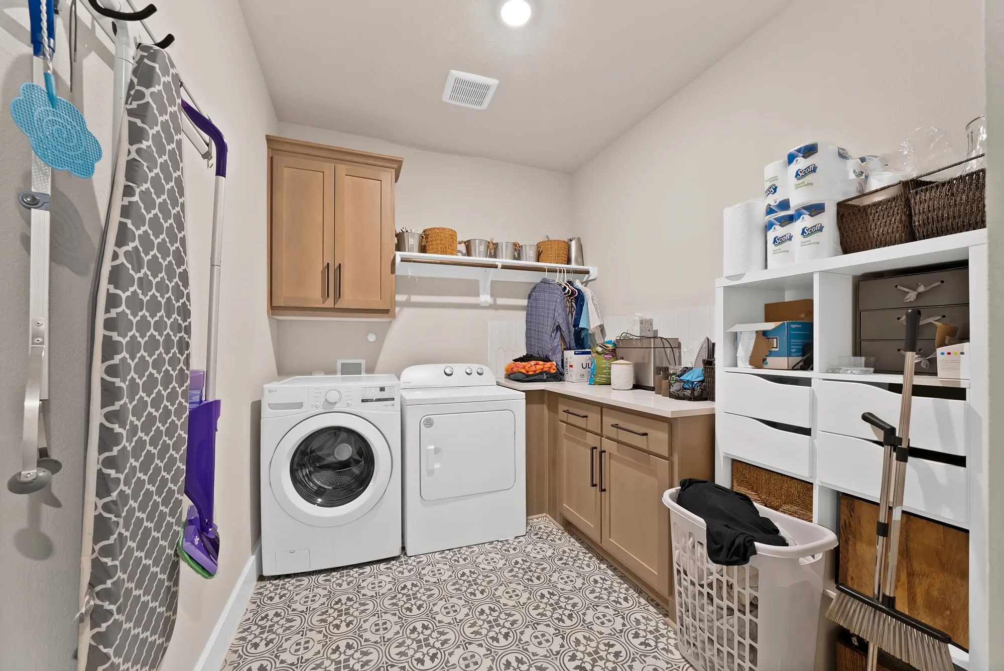 Single Family Residence For Sale in Grayson County , 3608 Horseshoe Drive, Van Alstyne, Texas 75495, 4 Bedroom, 3 Bathroom, 3 Garage spaces, 2,775 Sqft, built in 2023, mls#21385568, Real Estate Agent in Van Alstyne, Homes For Sale in Grayson county, Homes For Sale in Van Alstyne, Realtor in Van Alstyne Texas, Real Estate Brokerage Independent Realty Texas, Luminita Cordes Realtor