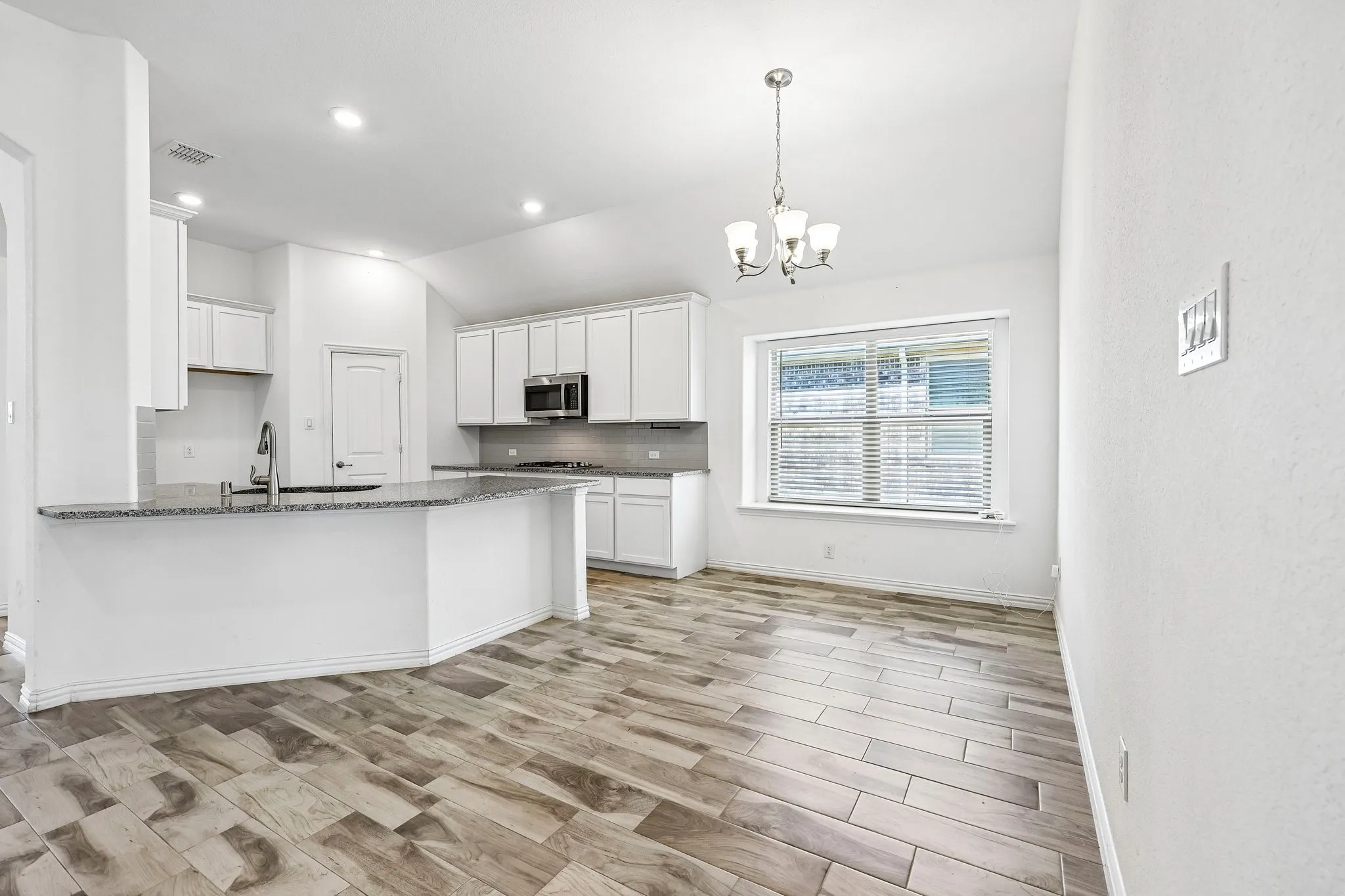Single Family Residence For Rent in Denton County , 14844 Equine Trail, Haslet, Texas 76052, 3 Bedroom, 2 Bathroom, 2 Garage spaces, 1,873 Sqft, built in 2021, mls#21387844, Real Estate Agent in Haslet, Homes For Rent in Denton county, Homes For Rent in Haslet, Realtor in Haslet Texas, Real Estate Brokerage Independent Realty Texas, Luminita Cordes Realtor
