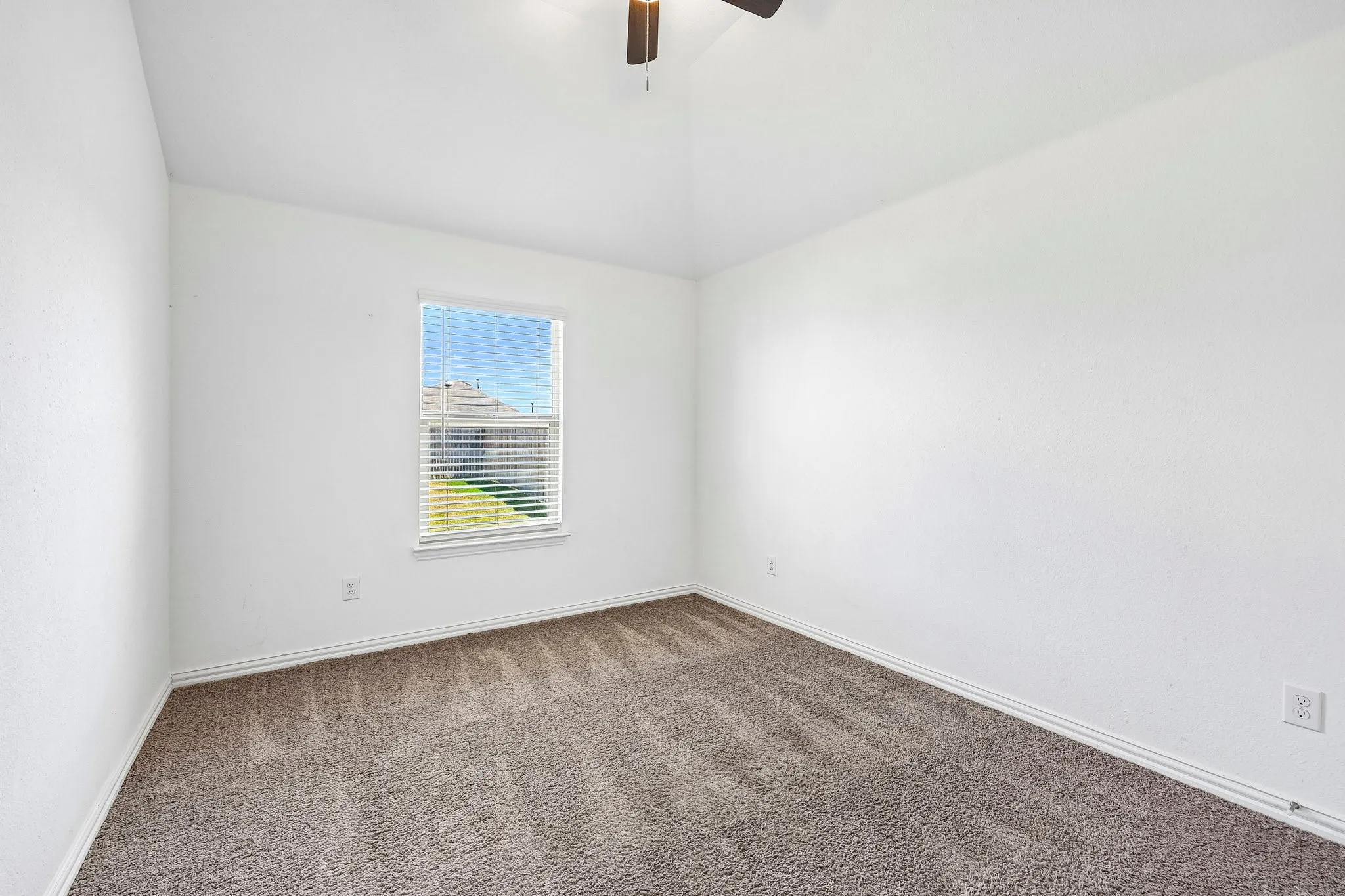 Single Family Residence For Rent in Denton County , 14844 Equine Trail, Haslet, Texas 76052, 3 Bedroom, 2 Bathroom, 2 Garage spaces, 1,873 Sqft, built in 2021, mls#21387844, Real Estate Agent in Haslet, Homes For Rent in Denton county, Homes For Rent in Haslet, Realtor in Haslet Texas, Real Estate Brokerage Independent Realty Texas, Luminita Cordes Realtor