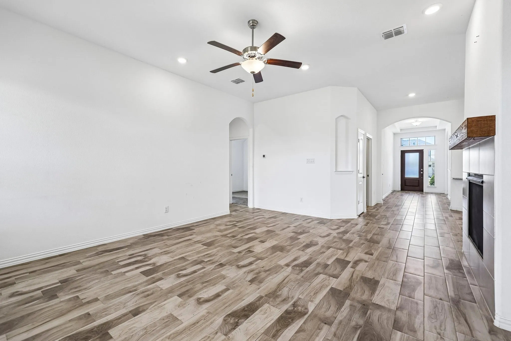 Single Family Residence For Rent in Denton County , 14844 Equine Trail, Haslet, Texas 76052, 3 Bedroom, 2 Bathroom, 2 Garage spaces, 1,873 Sqft, built in 2021, mls#21387844, Real Estate Agent in Haslet, Homes For Rent in Denton county, Homes For Rent in Haslet, Realtor in Haslet Texas, Real Estate Brokerage Independent Realty Texas, Luminita Cordes Realtor