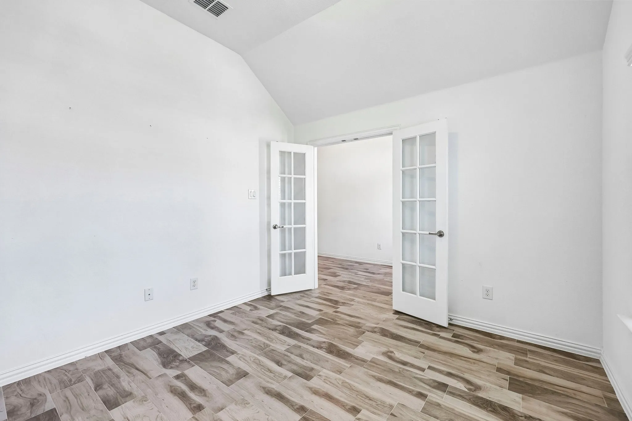 Single Family Residence For Rent in Denton County , 14844 Equine Trail, Haslet, Texas 76052, 3 Bedroom, 2 Bathroom, 2 Garage spaces, 1,873 Sqft, built in 2021, mls#21387844, Real Estate Agent in Haslet, Homes For Rent in Denton county, Homes For Rent in Haslet, Realtor in Haslet Texas, Real Estate Brokerage Independent Realty Texas, Luminita Cordes Realtor