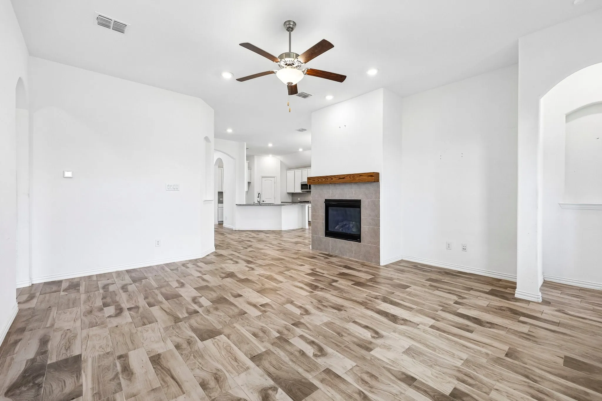 Single Family Residence For Rent in Denton County , 14844 Equine Trail, Haslet, Texas 76052, 3 Bedroom, 2 Bathroom, 2 Garage spaces, 1,873 Sqft, built in 2021, mls#21387844, Real Estate Agent in Haslet, Homes For Rent in Denton county, Homes For Rent in Haslet, Realtor in Haslet Texas, Real Estate Brokerage Independent Realty Texas, Luminita Cordes Realtor