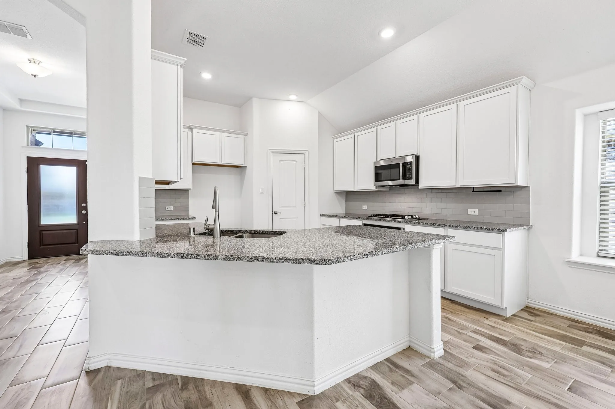 Single Family Residence For Rent in Denton County , 14844 Equine Trail, Haslet, Texas 76052, 3 Bedroom, 2 Bathroom, 2 Garage spaces, 1,873 Sqft, built in 2021, mls#21387844, Real Estate Agent in Haslet, Homes For Rent in Denton county, Homes For Rent in Haslet, Realtor in Haslet Texas, Real Estate Brokerage Independent Realty Texas, Luminita Cordes Realtor