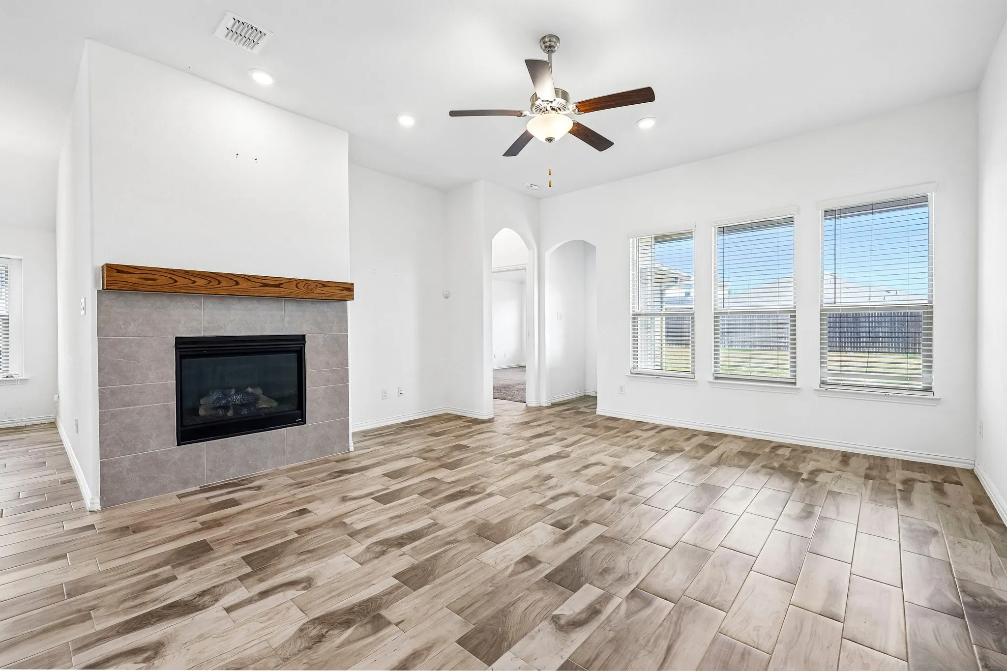 Single Family Residence For Rent in Denton County , 14844 Equine Trail, Haslet, Texas 76052, 3 Bedroom, 2 Bathroom, 2 Garage spaces, 1,873 Sqft, built in 2021, mls#21387844, Real Estate Agent in Haslet, Homes For Rent in Denton county, Homes For Rent in Haslet, Realtor in Haslet Texas, Real Estate Brokerage Independent Realty Texas, Luminita Cordes Realtor