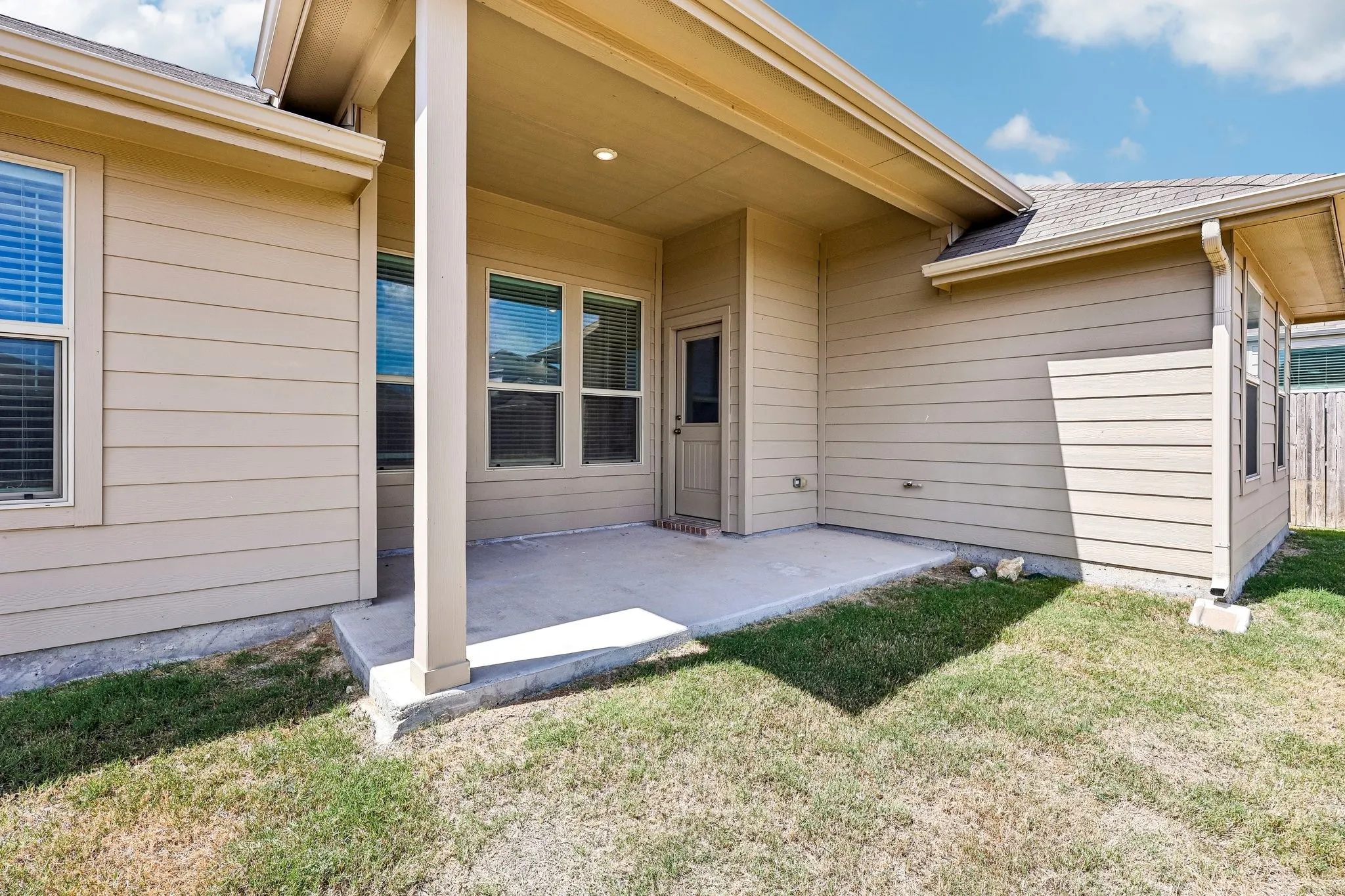 Single Family Residence For Rent in Denton County , 14844 Equine Trail, Haslet, Texas 76052, 3 Bedroom, 2 Bathroom, 2 Garage spaces, 1,873 Sqft, built in 2021, mls#21387844, Real Estate Agent in Haslet, Homes For Rent in Denton county, Homes For Rent in Haslet, Realtor in Haslet Texas, Real Estate Brokerage Independent Realty Texas, Luminita Cordes Realtor