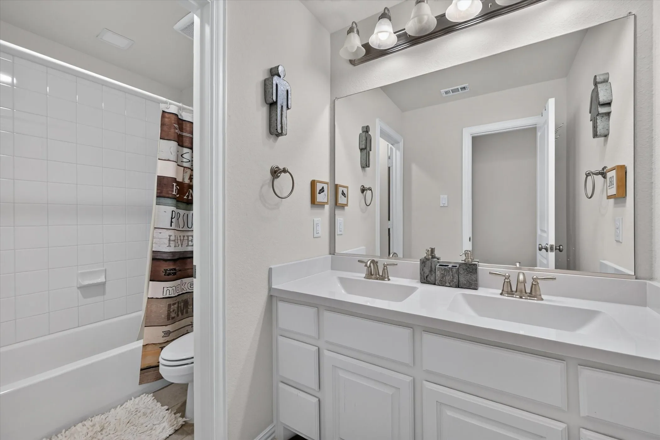 Single Family Residence For Sale in Denton County , 1224 9th Street, Argyle, Texas 76226, 4 Bedroom, 3 Bathroom, 2 Garage spaces, 2,787 Sqft, built in 2017, mls#21381768, Real Estate Agent in Argyle, Homes For Sale in Denton county, Homes For Sale in Argyle, Realtor in Argyle Texas, Real Estate Brokerage Independent Realty Texas, Luminita Cordes Realtor
