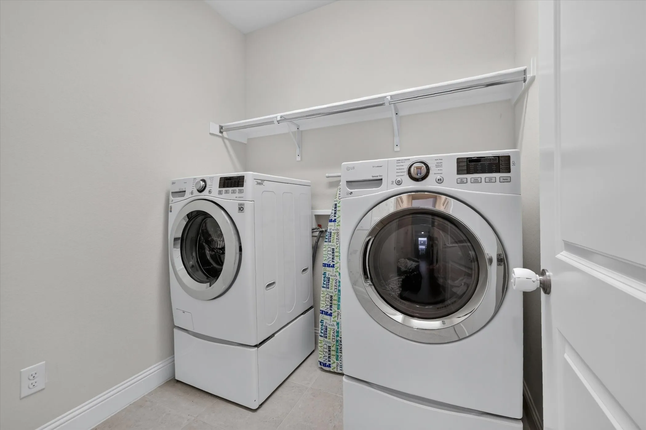 Single Family Residence For Sale in Denton County , 1224 9th Street, Argyle, Texas 76226, 4 Bedroom, 3 Bathroom, 2 Garage spaces, 2,787 Sqft, built in 2017, mls#21381768, Real Estate Agent in Argyle, Homes For Sale in Denton county, Homes For Sale in Argyle, Realtor in Argyle Texas, Real Estate Brokerage Independent Realty Texas, Luminita Cordes Realtor
