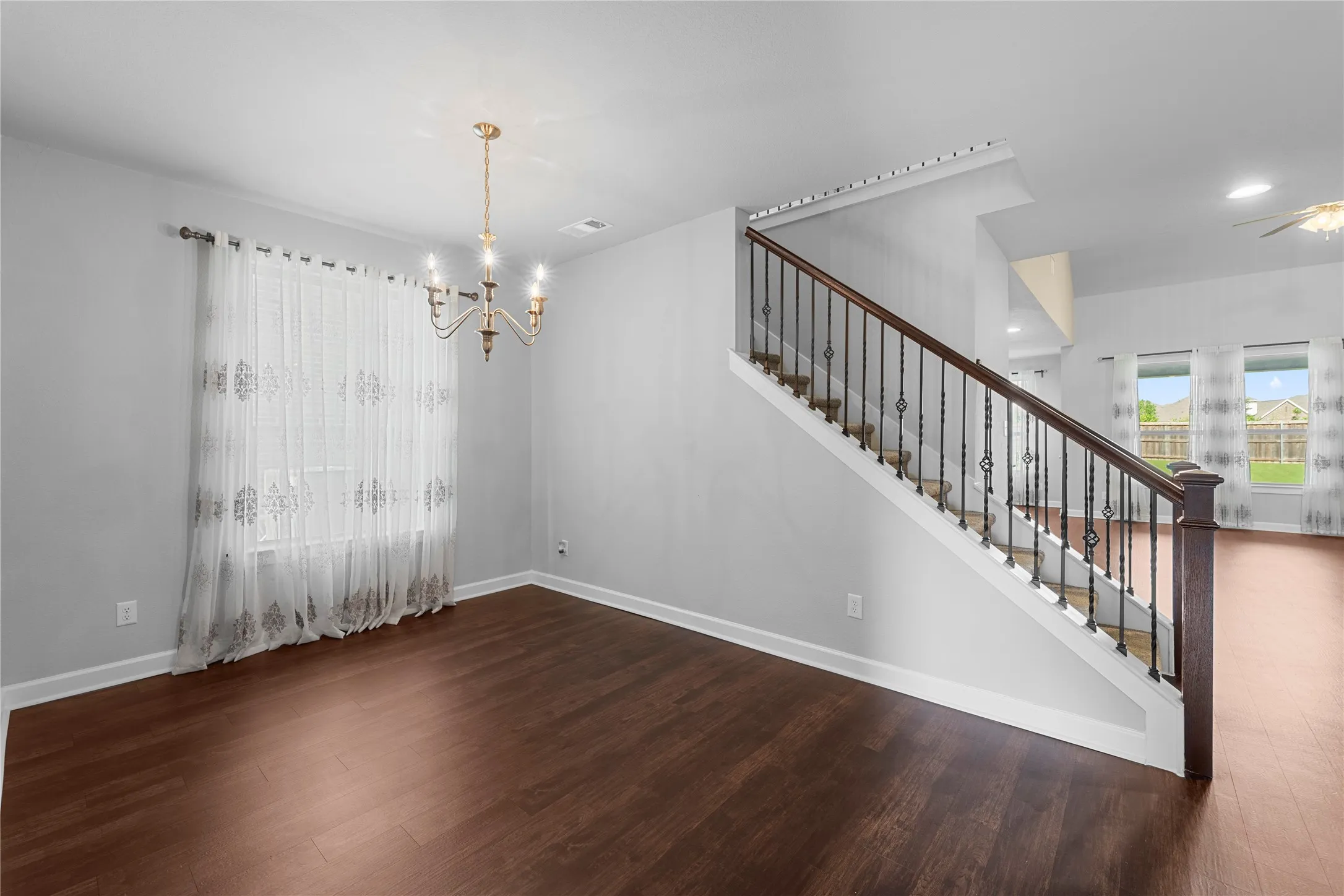 Single Family Residence For Rent in Kaufman County , 1296 Carlsbad Drive, Forney, Texas 75126, 5 Bedroom, 3 Bathroom, 2 Garage spaces, 2,752 Sqft, built in 2017, mls#21387875, Real Estate Agent in Forney, Homes For Rent in Kaufman county, Homes For Rent in Forney, Realtor in Forney Texas, Real Estate Brokerage Independent Realty Texas, Luminita Cordes Realtor