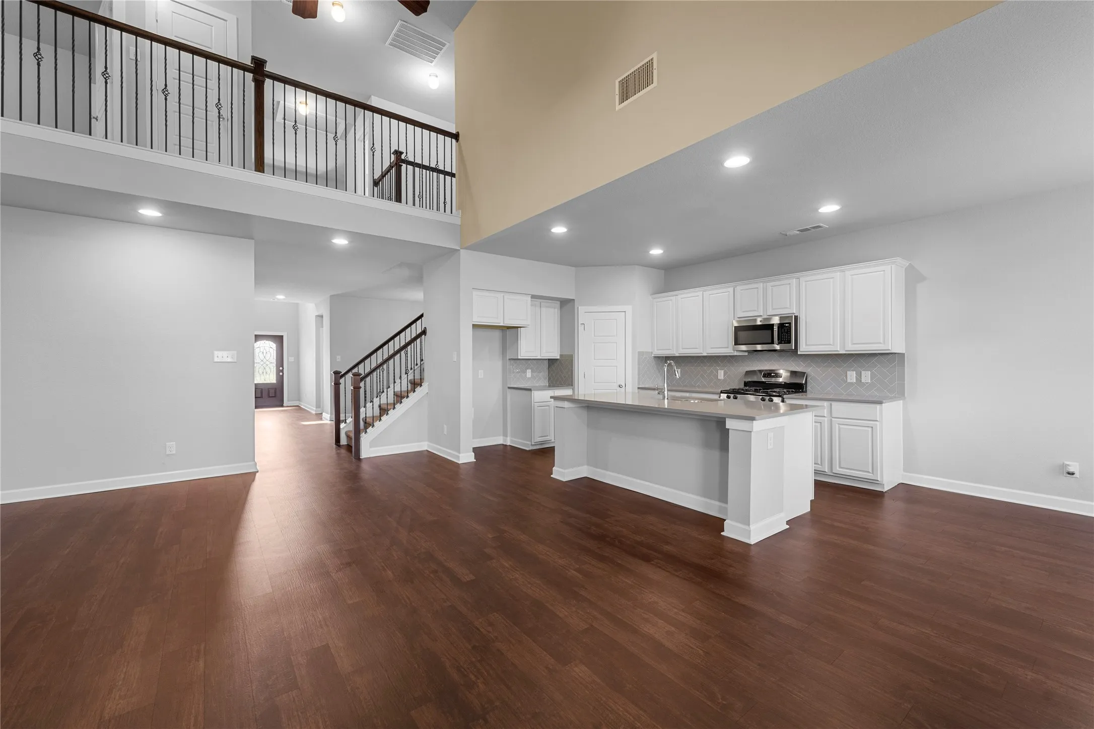 Single Family Residence For Rent in Kaufman County , 1296 Carlsbad Drive, Forney, Texas 75126, 5 Bedroom, 3 Bathroom, 2 Garage spaces, 2,752 Sqft, built in 2017, mls#21387875, Real Estate Agent in Forney, Homes For Rent in Kaufman county, Homes For Rent in Forney, Realtor in Forney Texas, Real Estate Brokerage Independent Realty Texas, Luminita Cordes Realtor