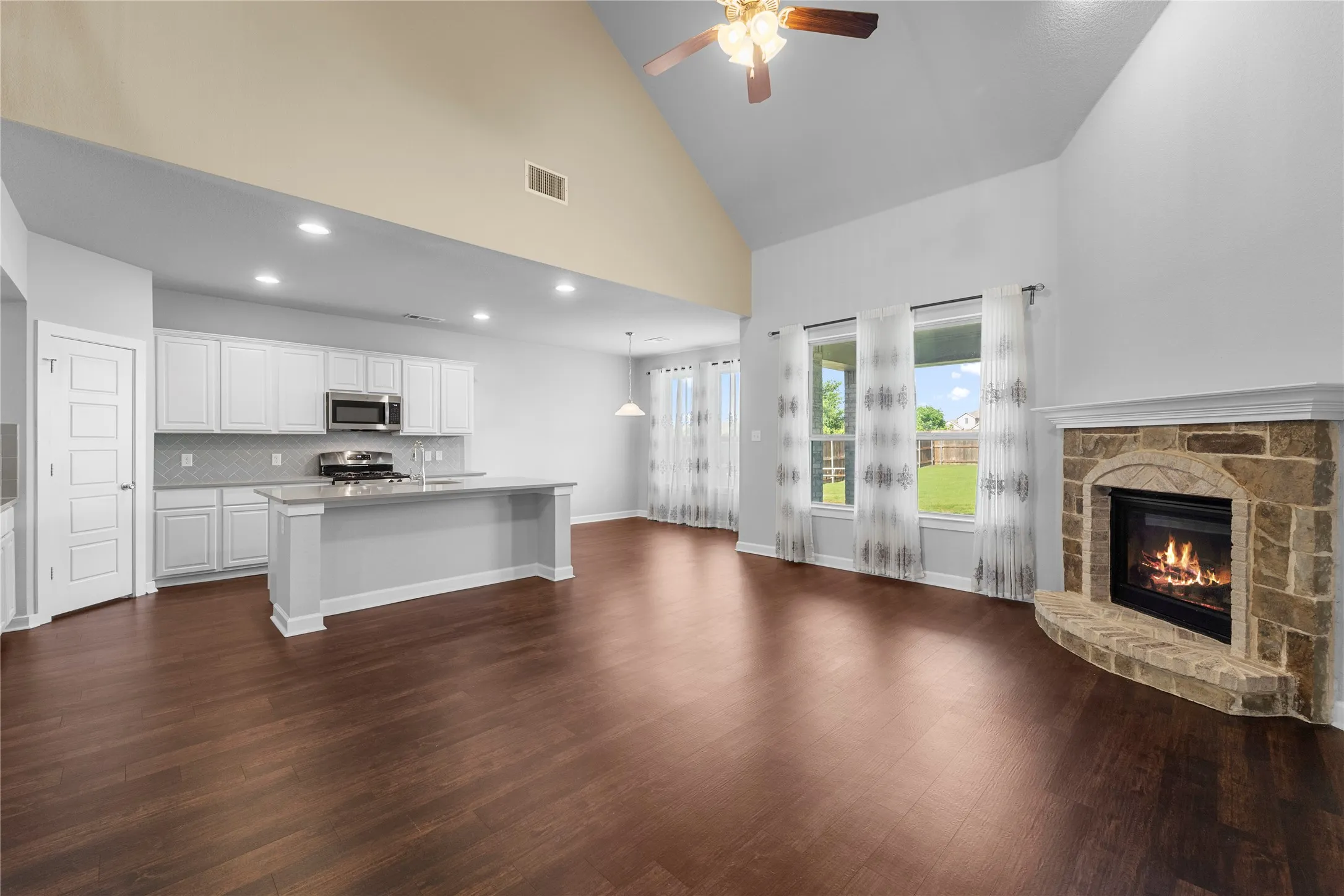 Single Family Residence For Rent in Kaufman County , 1296 Carlsbad Drive, Forney, Texas 75126, 5 Bedroom, 3 Bathroom, 2 Garage spaces, 2,752 Sqft, built in 2017, mls#21387875, Real Estate Agent in Forney, Homes For Rent in Kaufman county, Homes For Rent in Forney, Realtor in Forney Texas, Real Estate Brokerage Independent Realty Texas, Luminita Cordes Realtor