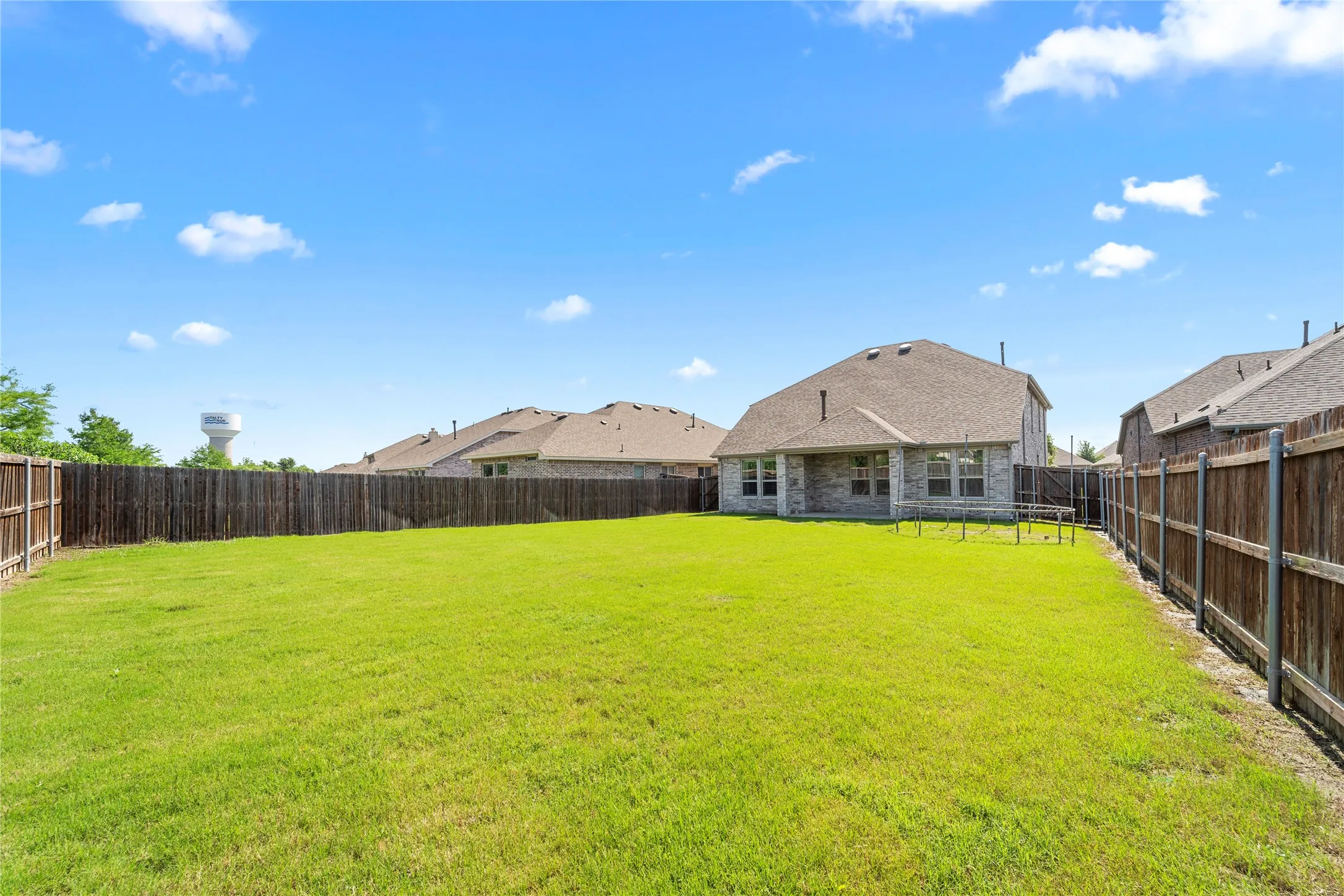 Single Family Residence For Rent in Kaufman County , 1296 Carlsbad Drive, Forney, Texas 75126, 5 Bedroom, 3 Bathroom, 2 Garage spaces, 2,752 Sqft, built in 2017, mls#21387875, Real Estate Agent in Forney, Homes For Rent in Kaufman county, Homes For Rent in Forney, Realtor in Forney Texas, Real Estate Brokerage Independent Realty Texas, Luminita Cordes Realtor