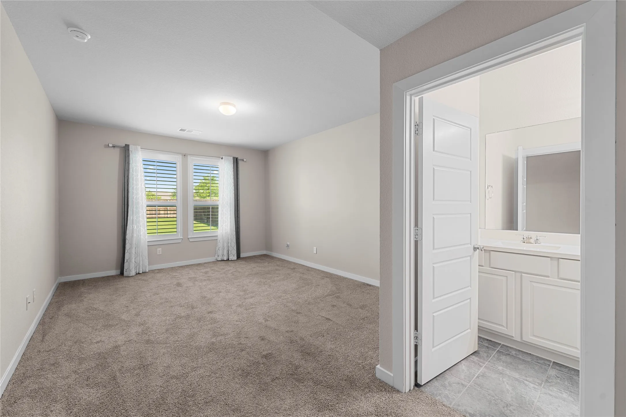 Single Family Residence For Rent in Kaufman County , 1296 Carlsbad Drive, Forney, Texas 75126, 5 Bedroom, 3 Bathroom, 2 Garage spaces, 2,752 Sqft, built in 2017, mls#21387875, Real Estate Agent in Forney, Homes For Rent in Kaufman county, Homes For Rent in Forney, Realtor in Forney Texas, Real Estate Brokerage Independent Realty Texas, Luminita Cordes Realtor