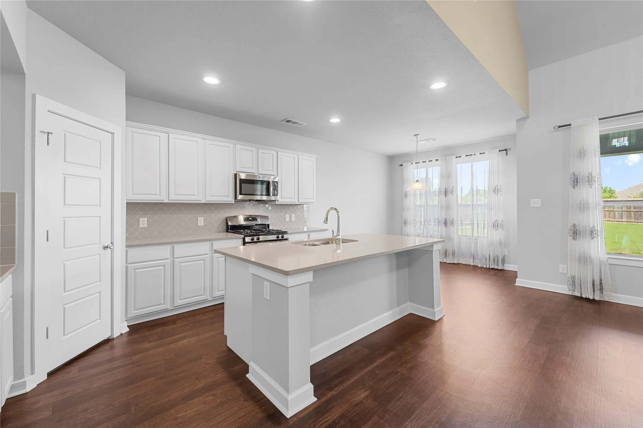 Single Family Residence For Rent in Kaufman County , 1296 Carlsbad Drive, Forney, Texas 75126, 5 Bedroom, 3 Bathroom, 2 Garage spaces, 2,752 Sqft, built in 2017, mls#21387875, Real Estate Agent in Forney, Homes For Rent in Kaufman county, Homes For Rent in Forney, Realtor in Forney Texas, Real Estate Brokerage Independent Realty Texas, Luminita Cordes Realtor