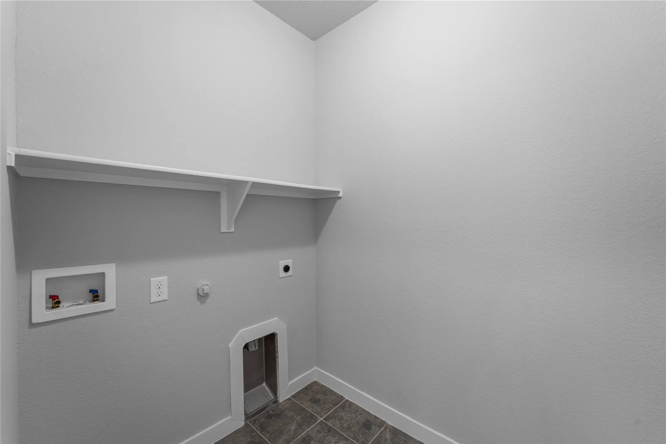 Single Family Residence For Rent in Kaufman County , 1296 Carlsbad Drive, Forney, Texas 75126, 5 Bedroom, 3 Bathroom, 2 Garage spaces, 2,752 Sqft, built in 2017, mls#21387875, Real Estate Agent in Forney, Homes For Rent in Kaufman county, Homes For Rent in Forney, Realtor in Forney Texas, Real Estate Brokerage Independent Realty Texas, Luminita Cordes Realtor