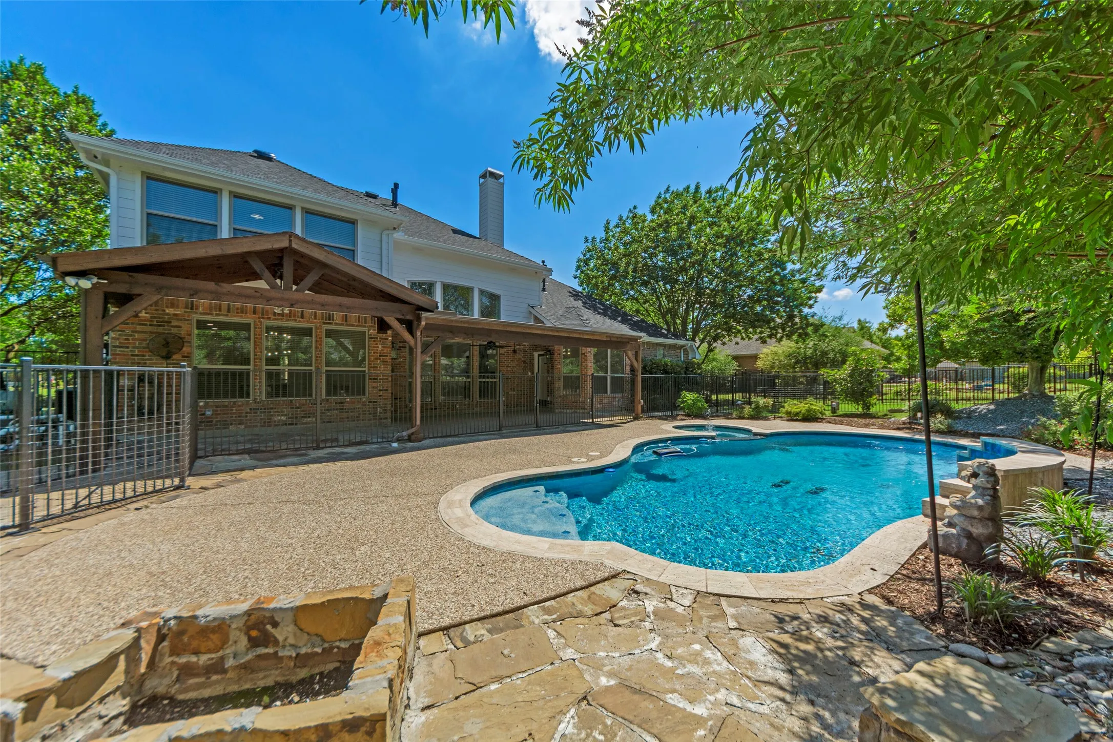 Single Family Residence For Sale in Collin County , 5805 Glenmore Drive, Parker, Texas 75002, 4 Bedroom, 4 Bathroom, 3 Garage spaces, 3,938 Sqft, built in 2002, mls#21387899, Real Estate Agent in Parker, Homes For Sale in Collin county, Homes For Sale in Parker, Realtor in Parker Texas, Real Estate Brokerage Independent Realty Texas, Luminita Cordes Realtor