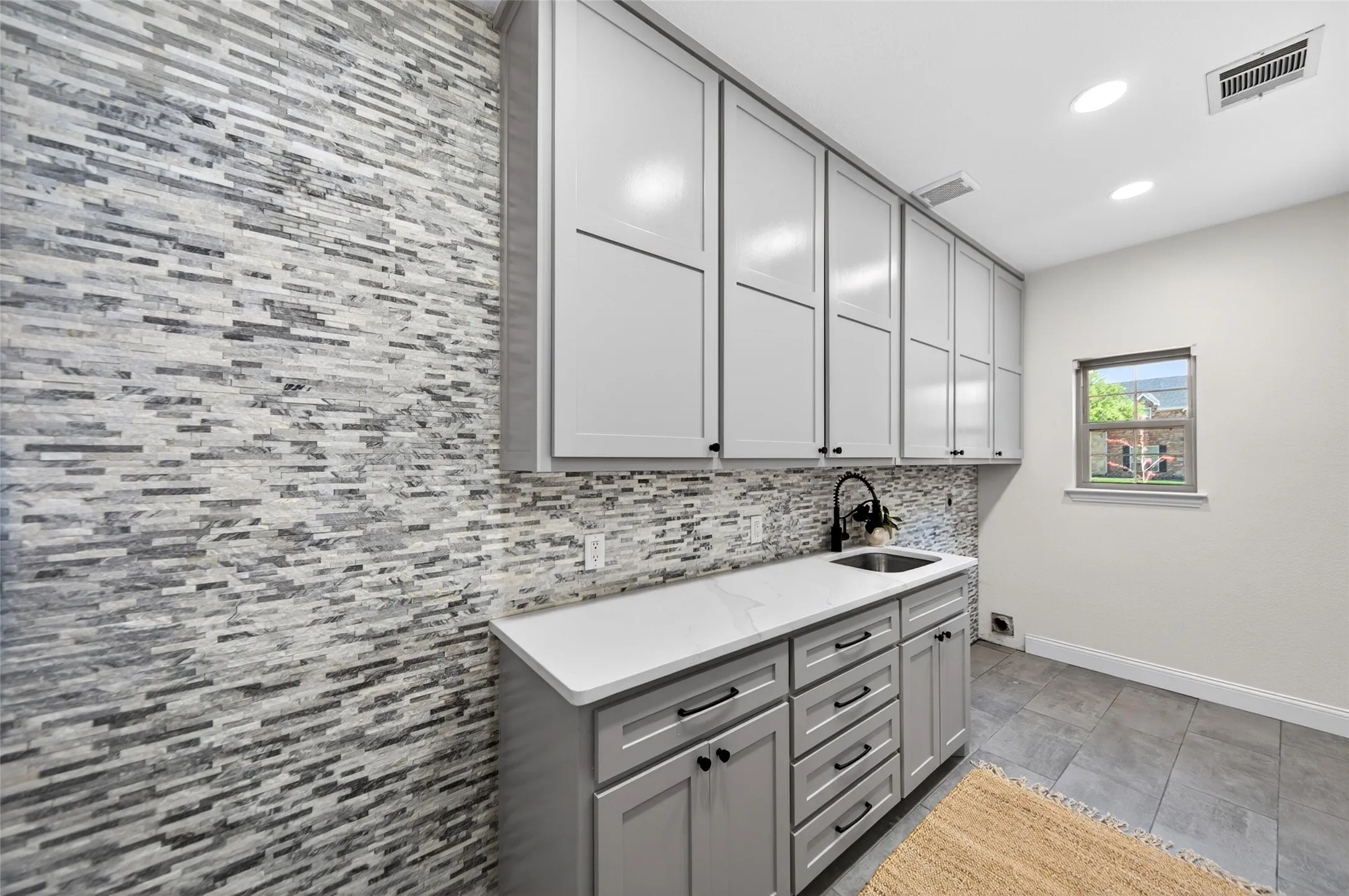 Single Family Residence For Sale in Collin County , 5805 Glenmore Drive, Parker, Texas 75002, 4 Bedroom, 4 Bathroom, 3 Garage spaces, 3,938 Sqft, built in 2002, mls#21387899, Real Estate Agent in Parker, Homes For Sale in Collin county, Homes For Sale in Parker, Realtor in Parker Texas, Real Estate Brokerage Independent Realty Texas, Luminita Cordes Realtor