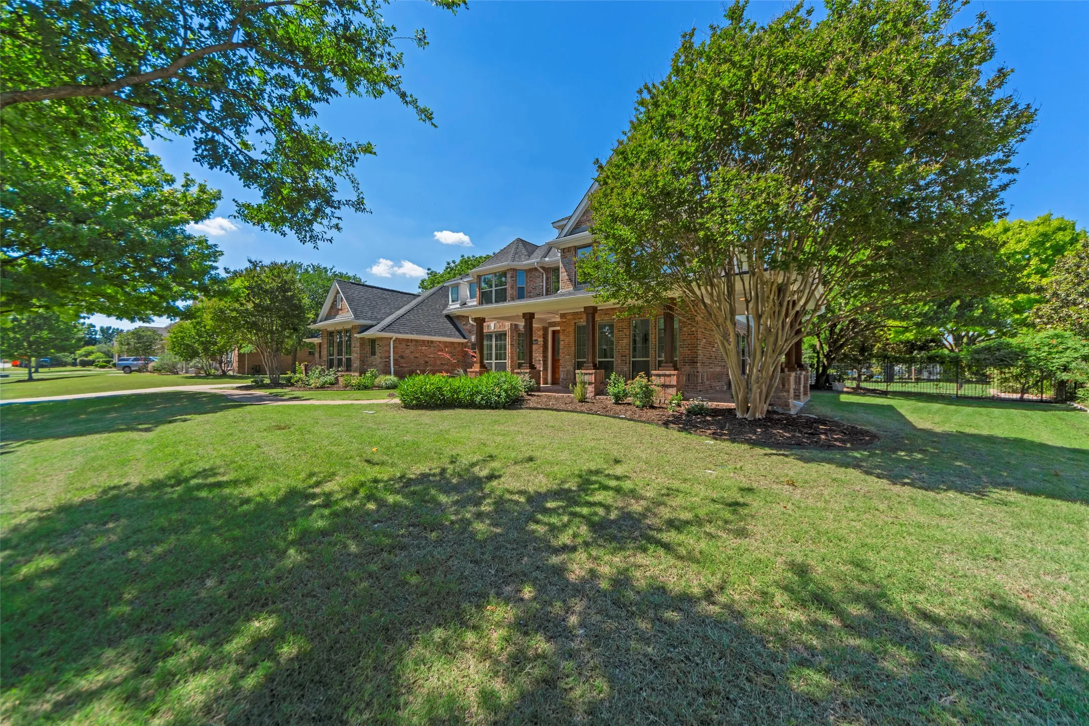Single Family Residence For Sale in Collin County , 5805 Glenmore Drive, Parker, Texas 75002, 4 Bedroom, 4 Bathroom, 3 Garage spaces, 3,938 Sqft, built in 2002, mls#21387899, Real Estate Agent in Parker, Homes For Sale in Collin county, Homes For Sale in Parker, Realtor in Parker Texas, Real Estate Brokerage Independent Realty Texas, Luminita Cordes Realtor