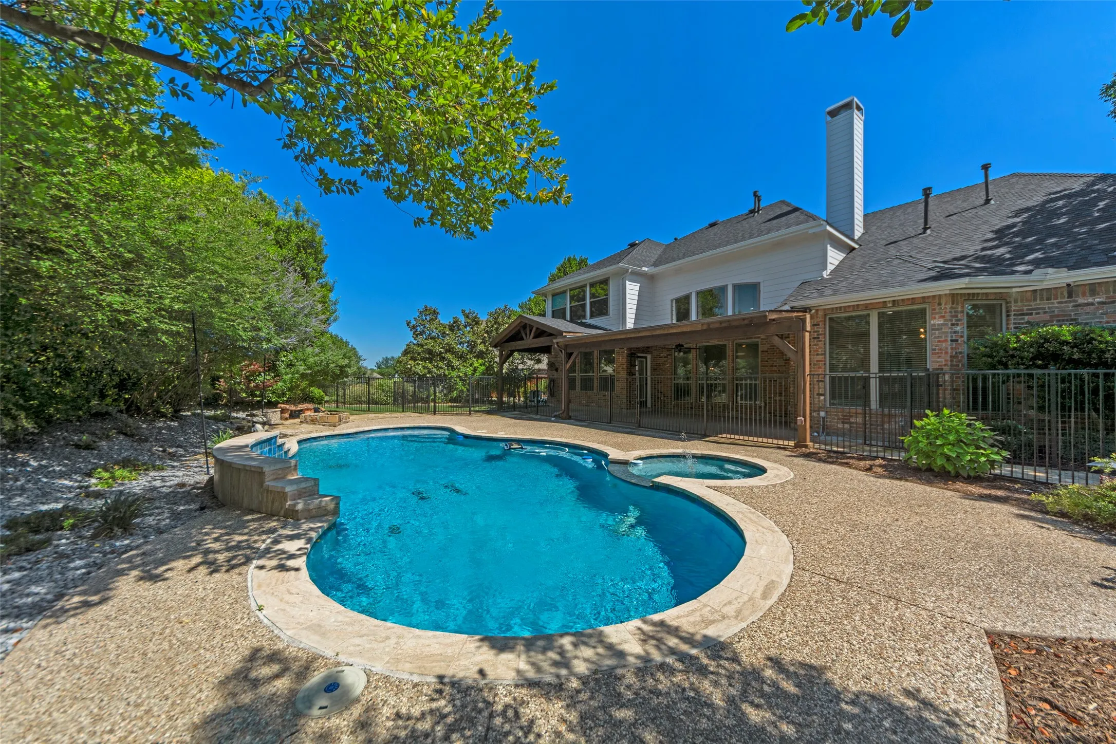 Single Family Residence For Sale in Collin County , 5805 Glenmore Drive, Parker, Texas 75002, 4 Bedroom, 4 Bathroom, 3 Garage spaces, 3,938 Sqft, built in 2002, mls#21387899, Real Estate Agent in Parker, Homes For Sale in Collin county, Homes For Sale in Parker, Realtor in Parker Texas, Real Estate Brokerage Independent Realty Texas, Luminita Cordes Realtor