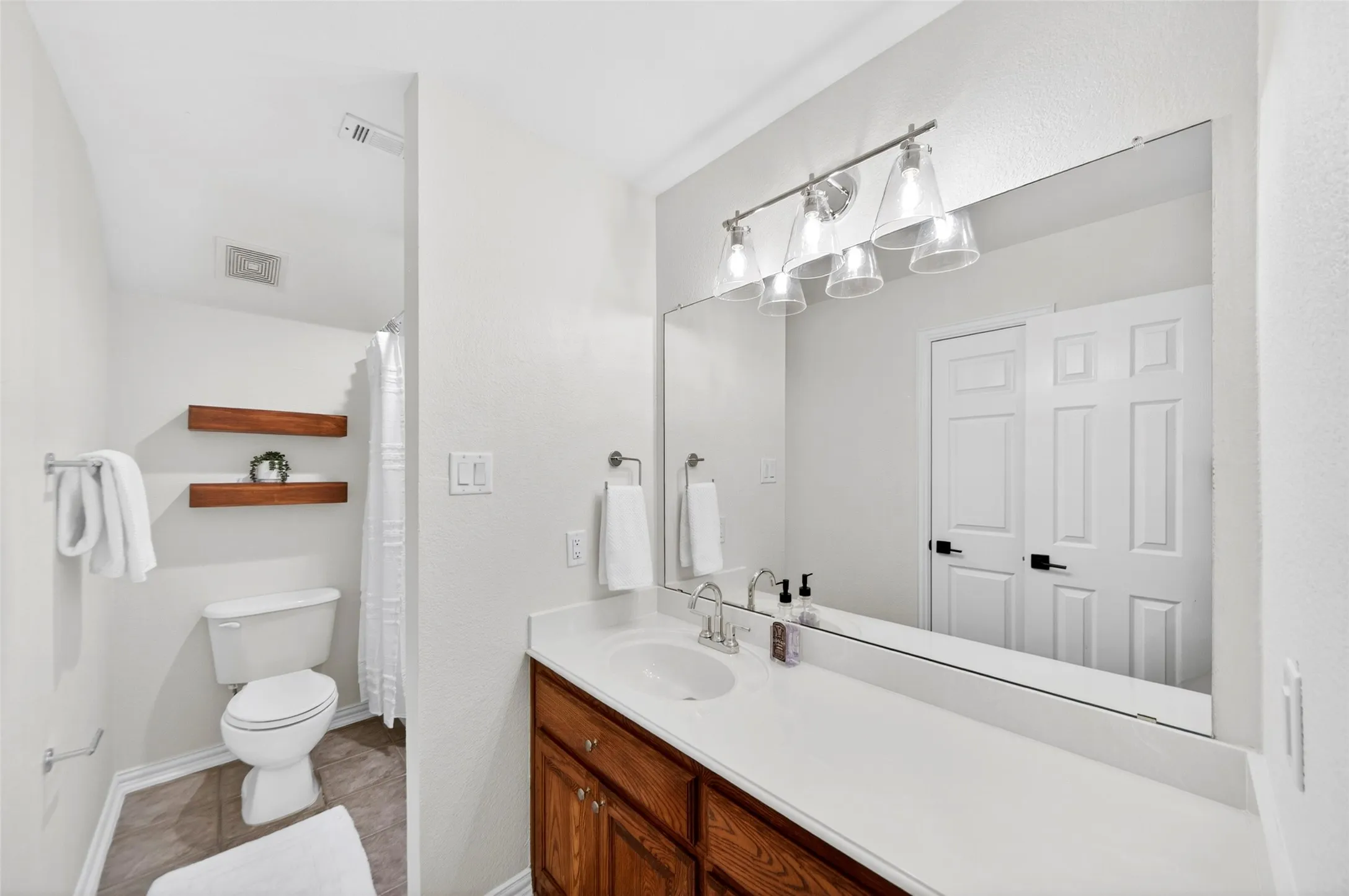 Single Family Residence For Sale in Collin County , 5805 Glenmore Drive, Parker, Texas 75002, 4 Bedroom, 4 Bathroom, 3 Garage spaces, 3,938 Sqft, built in 2002, mls#21387899, Real Estate Agent in Parker, Homes For Sale in Collin county, Homes For Sale in Parker, Realtor in Parker Texas, Real Estate Brokerage Independent Realty Texas, Luminita Cordes Realtor