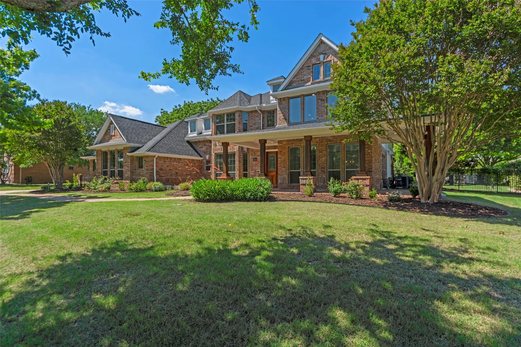 Single Family Residence For Sale in Collin County , 5805 Glenmore Drive, Parker, Texas 75002, 4 Bedroom, 4 Bathroom, 3 Garage spaces, 3,938 Sqft, built in 2002, mls#21387899, Real Estate Agent in Parker, Homes For Sale in Collin county, Homes For Sale in Parker, Realtor in Parker Texas, Real Estate Brokerage Independent Realty Texas, Luminita Cordes Realtor