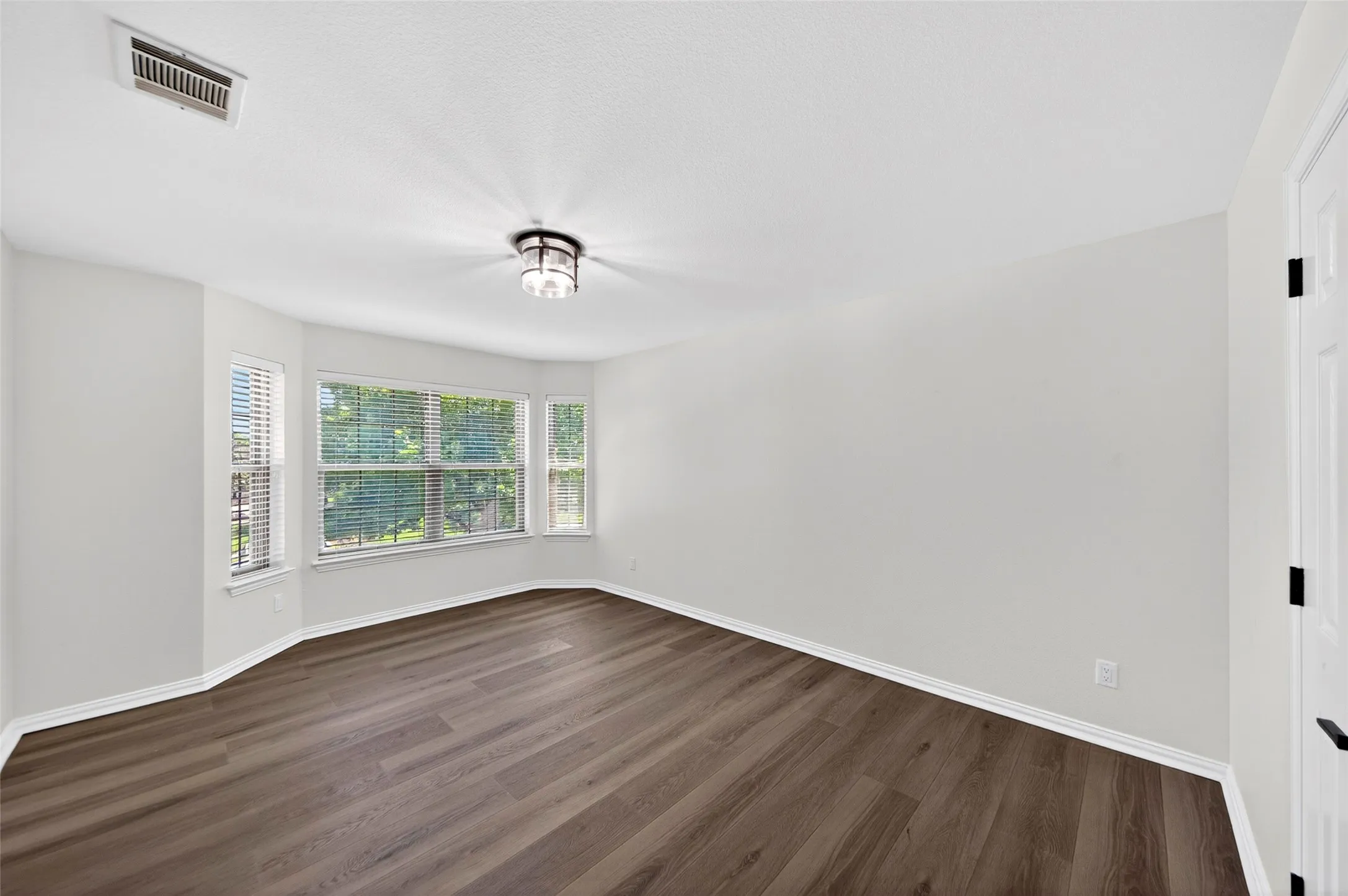 Single Family Residence For Sale in Collin County , 5805 Glenmore Drive, Parker, Texas 75002, 4 Bedroom, 4 Bathroom, 3 Garage spaces, 3,938 Sqft, built in 2002, mls#21387899, Real Estate Agent in Parker, Homes For Sale in Collin county, Homes For Sale in Parker, Realtor in Parker Texas, Real Estate Brokerage Independent Realty Texas, Luminita Cordes Realtor