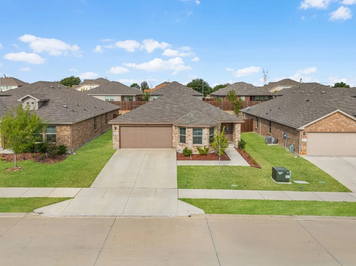 Single Family Residence For Sale in Tarrant County , 9509 Golden Summit Drive, Fort Worth, Texas 76131, 3 Bedroom, 2 Bathroom, 2 Garage spaces, 1,614 Sqft, built in 2023, mls#21387923, Real Estate Agent in Fort Worth, Homes For Sale in Tarrant county, Homes For Sale in Fort Worth, Realtor in Fort Worth Texas, Real Estate Brokerage Independent Realty Texas, Luminita Cordes Realtor