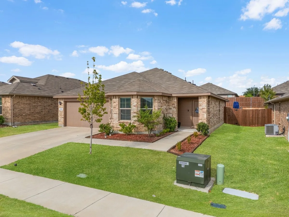 Single Family Residence For Sale in Tarrant County , 9509 Golden Summit Drive, Fort Worth, Texas 76131, 3 Bedroom, 2 Bathroom, 2 Garage spaces, 1,614 Sqft, built in 2023, mls#21387923, Real Estate Agent in Fort Worth, Homes For Sale in Tarrant county, Homes For Sale in Fort Worth, Realtor in Fort Worth Texas, Real Estate Brokerage Independent Realty Texas, Luminita Cordes Realtor
