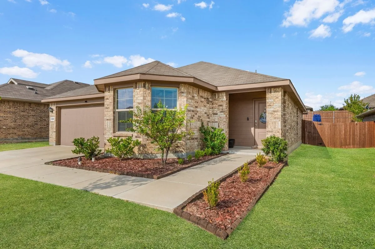 Single Family Residence For Sale in Tarrant County , 9509 Golden Summit Drive, Fort Worth, Texas 76131, 3 Bedroom, 2 Bathroom, 2 Garage spaces, 1,614 Sqft, built in 2023, mls#21387923, Real Estate Agent in Fort Worth, Homes For Sale in Tarrant county, Homes For Sale in Fort Worth, Realtor in Fort Worth Texas, Real Estate Brokerage Independent Realty Texas, Luminita Cordes Realtor